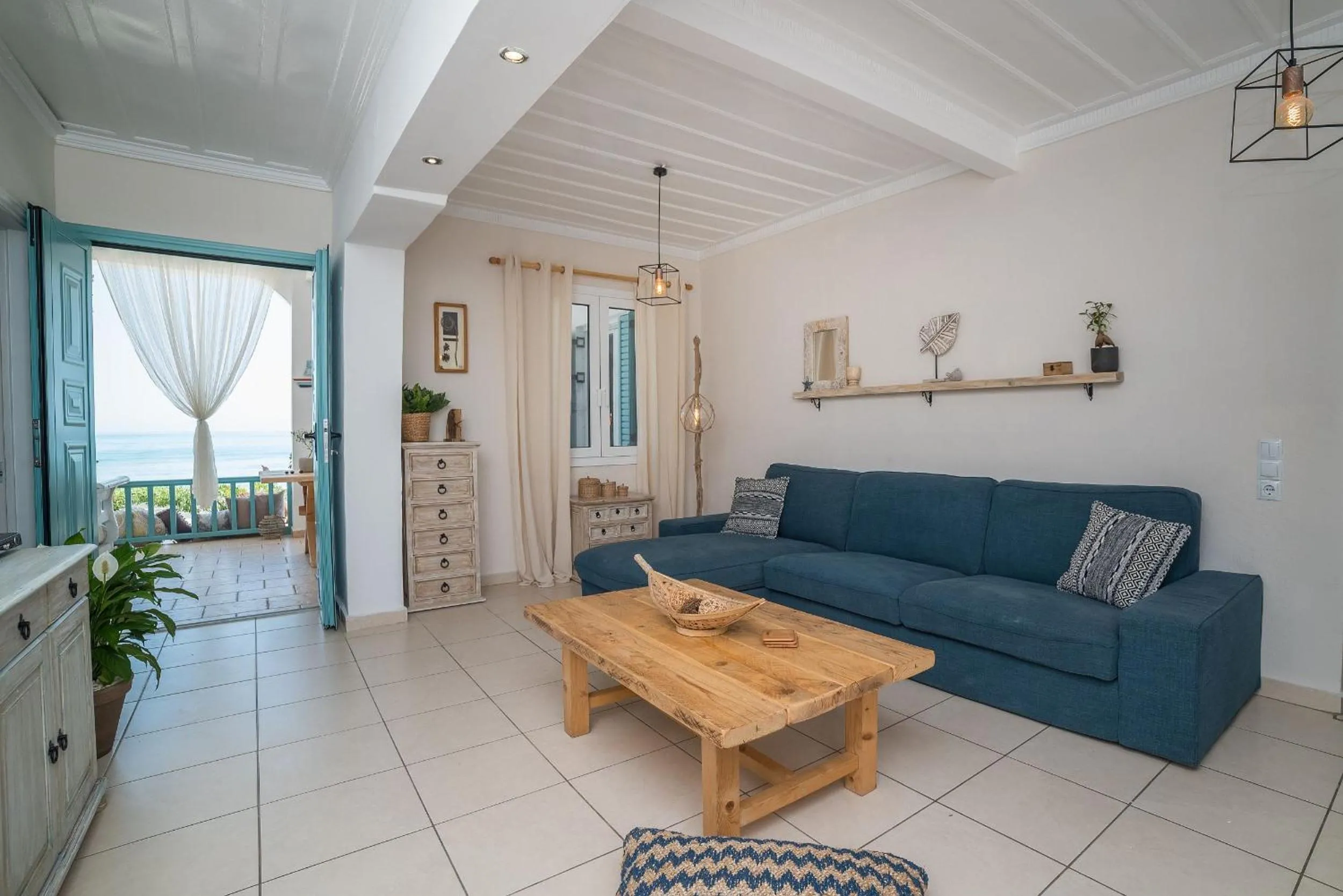 Anemos Beach House, by ZanteWize