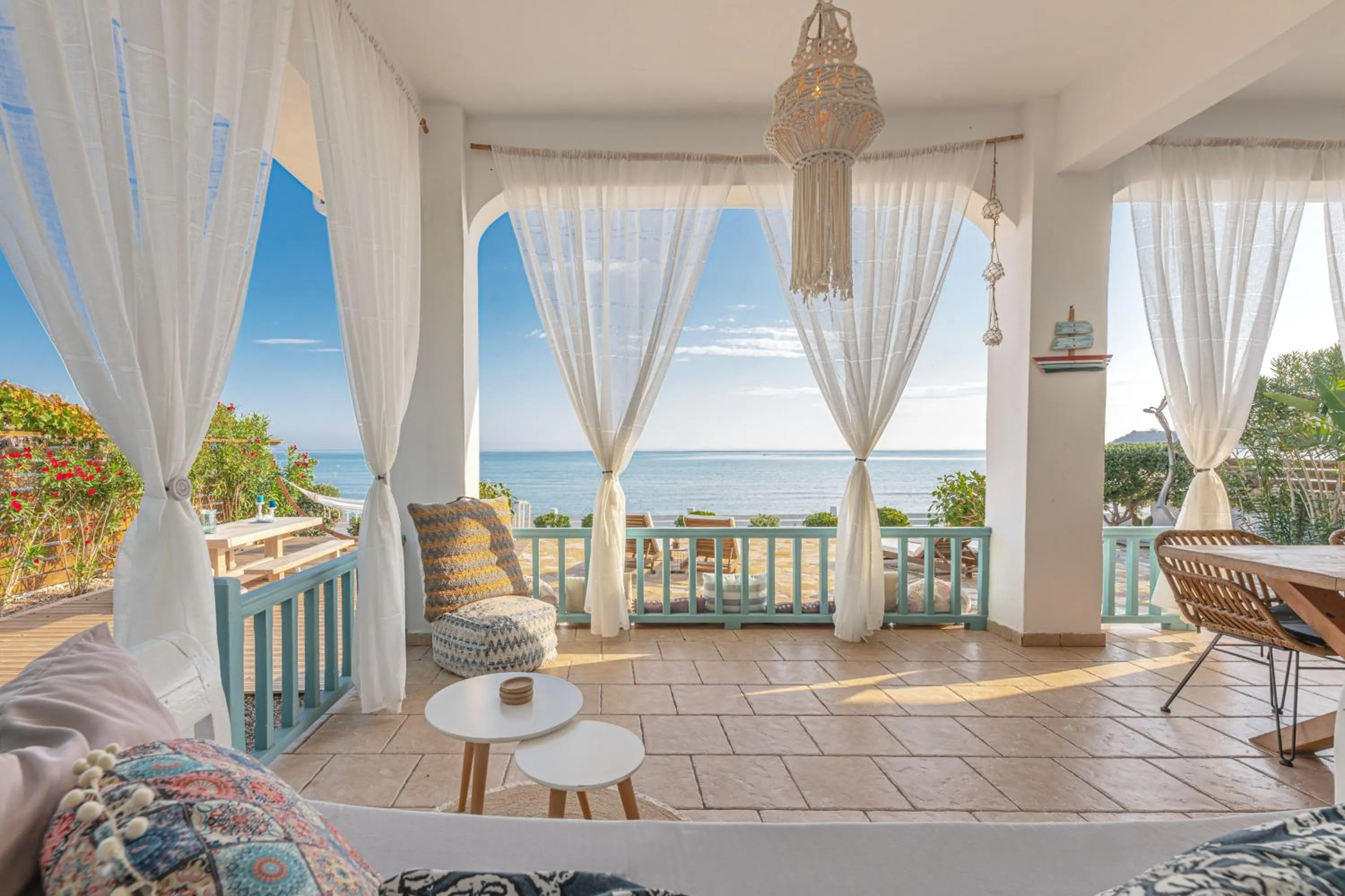 Anemos Beach House, by ZanteWize