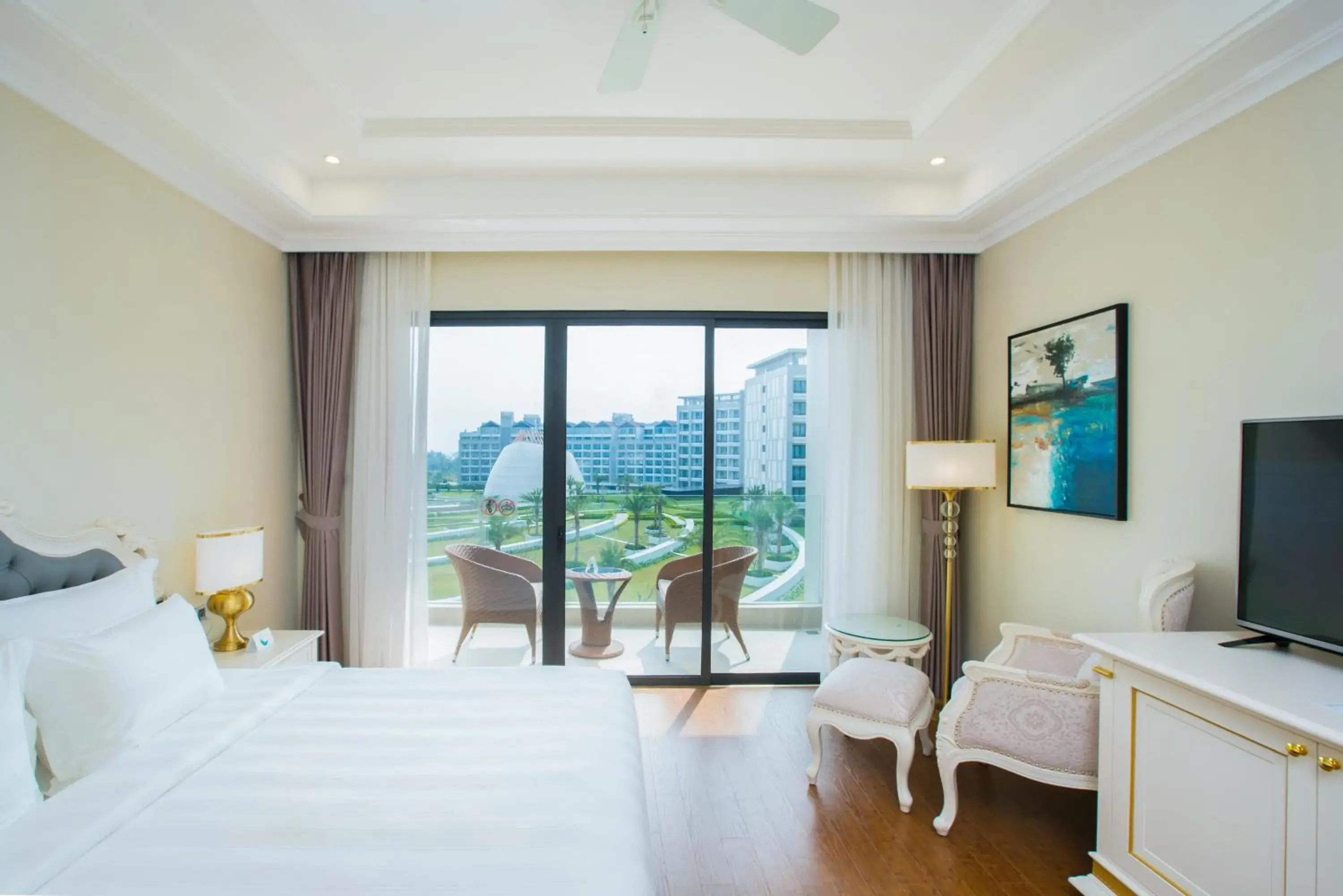 Standard Double Room in Wyndham Grand Phu Quoc Standard Double Room in Wyndham Grand Phu Quoc