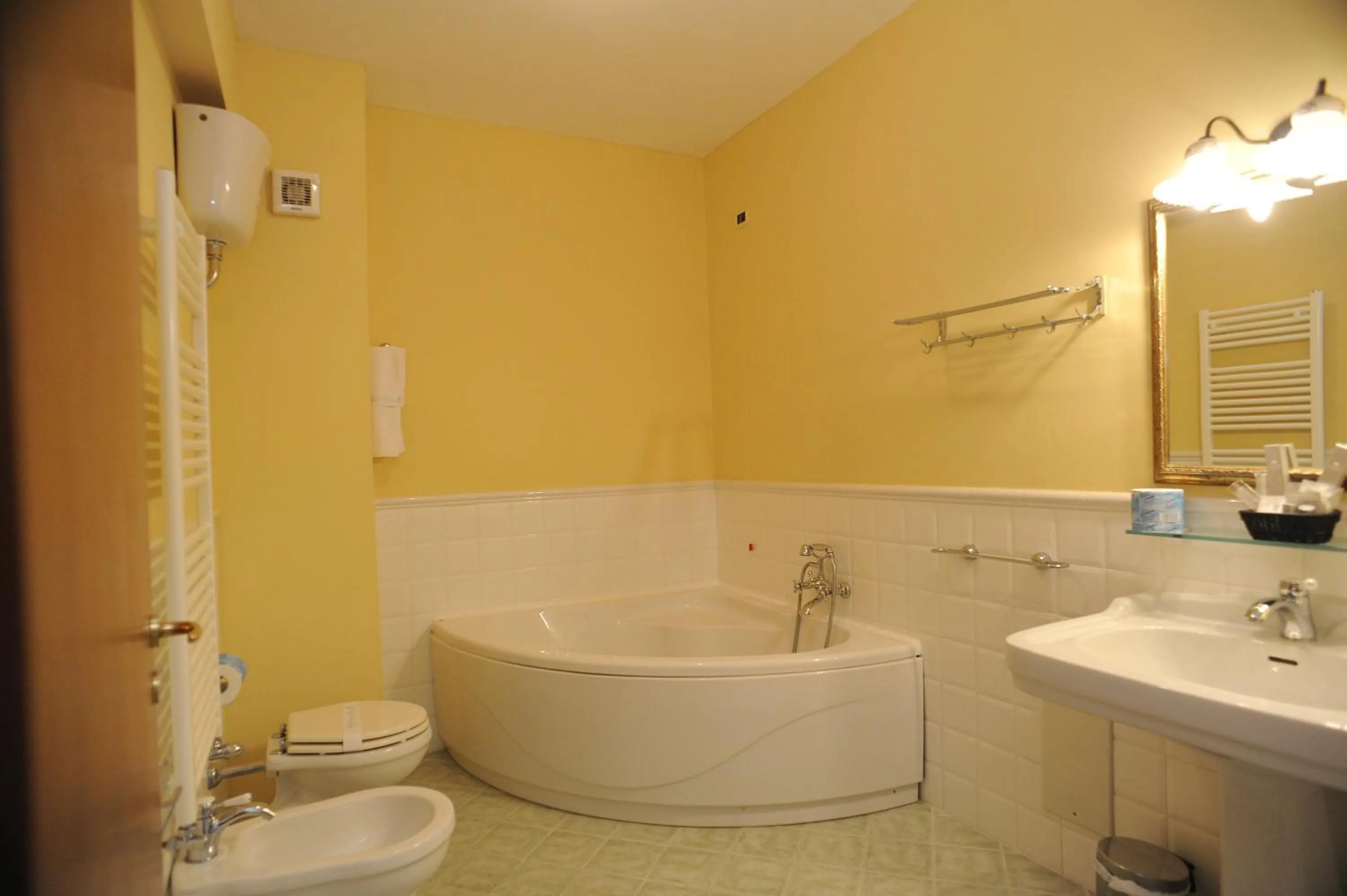 Bathroom in Eliceto Resort & SPA