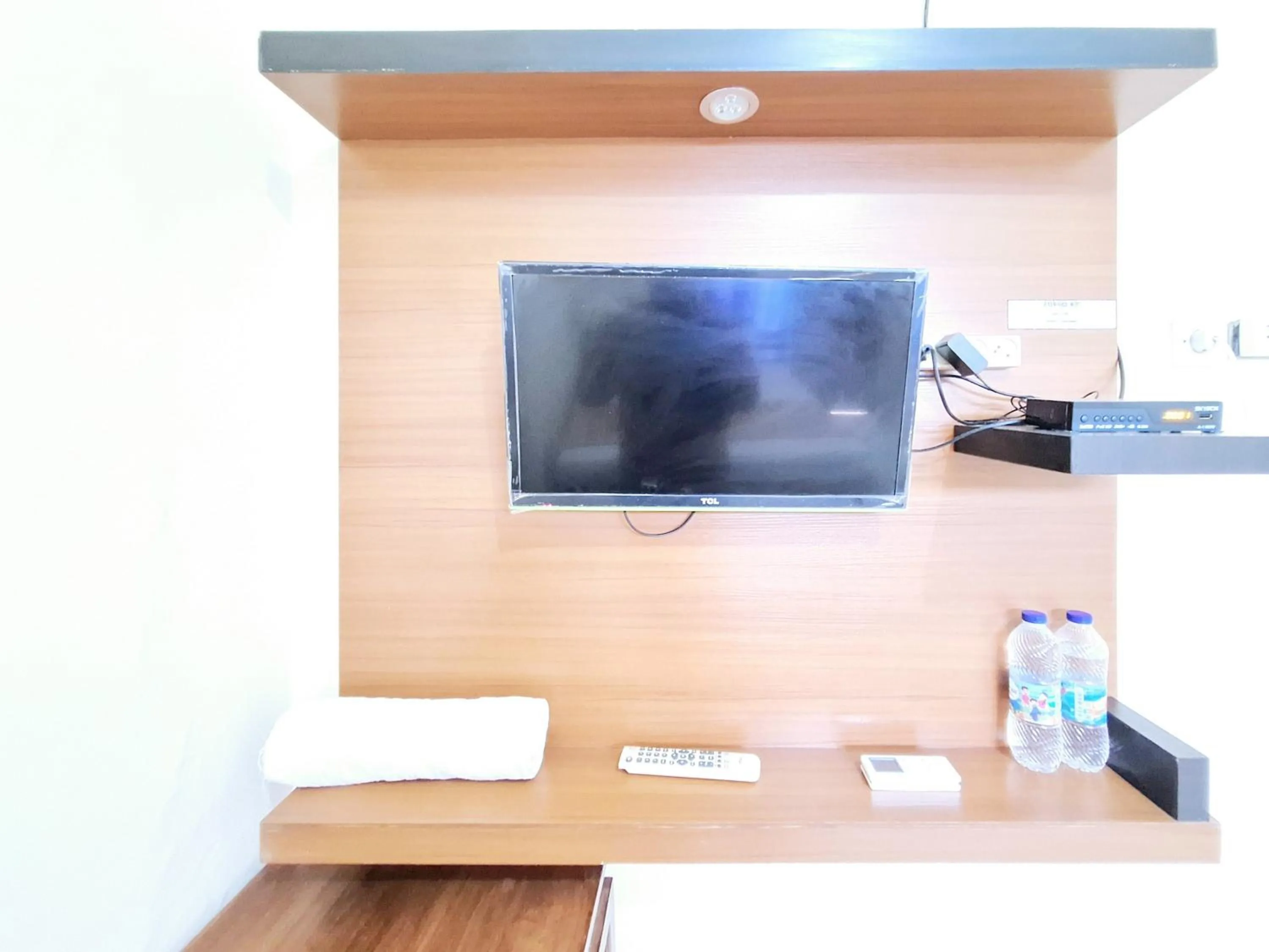 TV and multimedia in Hotel Family Syariah 1 Parangtritis RedPartner