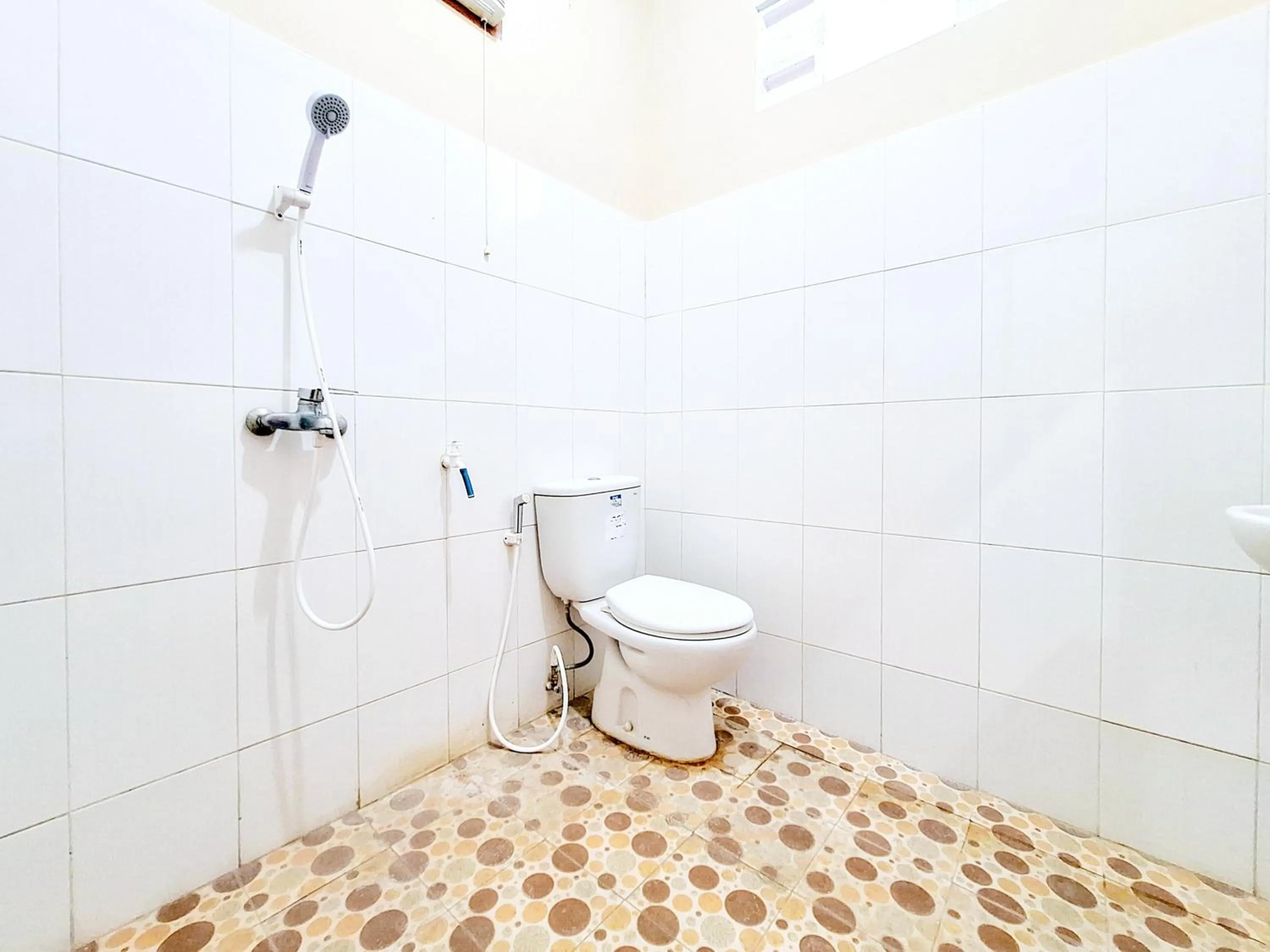 Bathroom in Hotel Family Syariah 1 Parangtritis RedPartner