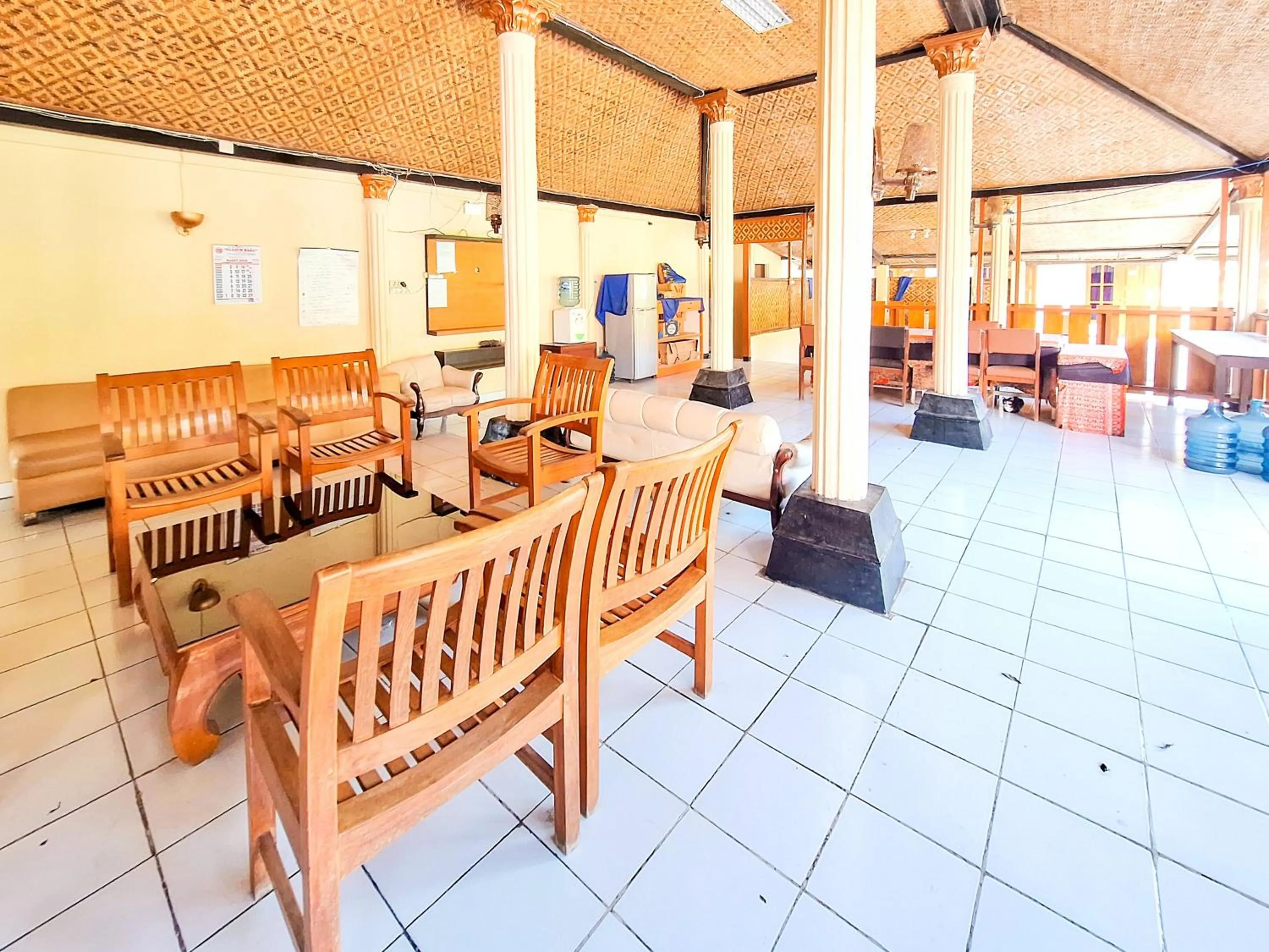 Seating area in Hotel Family Syariah 1 Parangtritis RedPartner