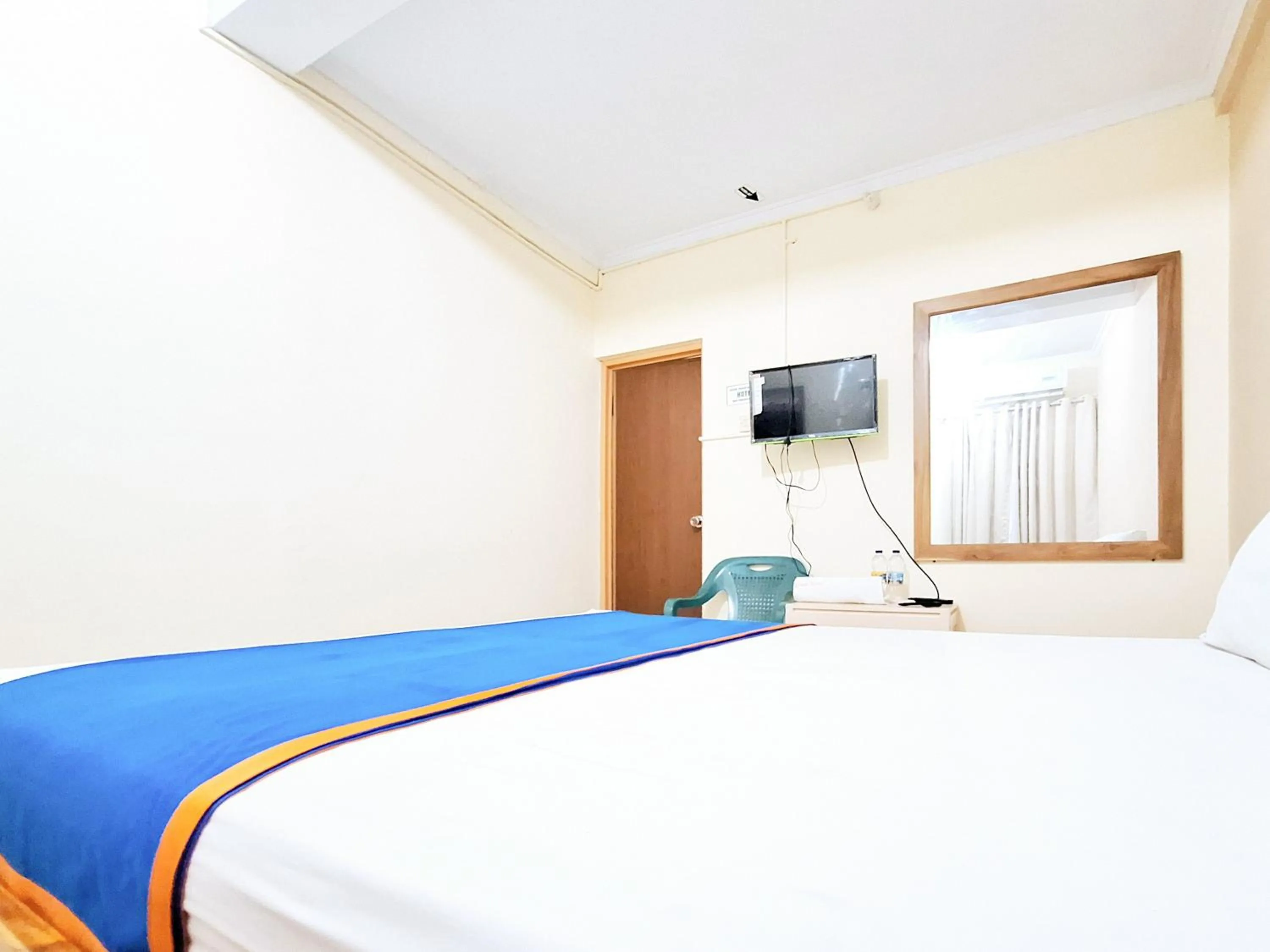 Bedroom, Bed in Hotel Family Syariah 1 Parangtritis RedPartner
