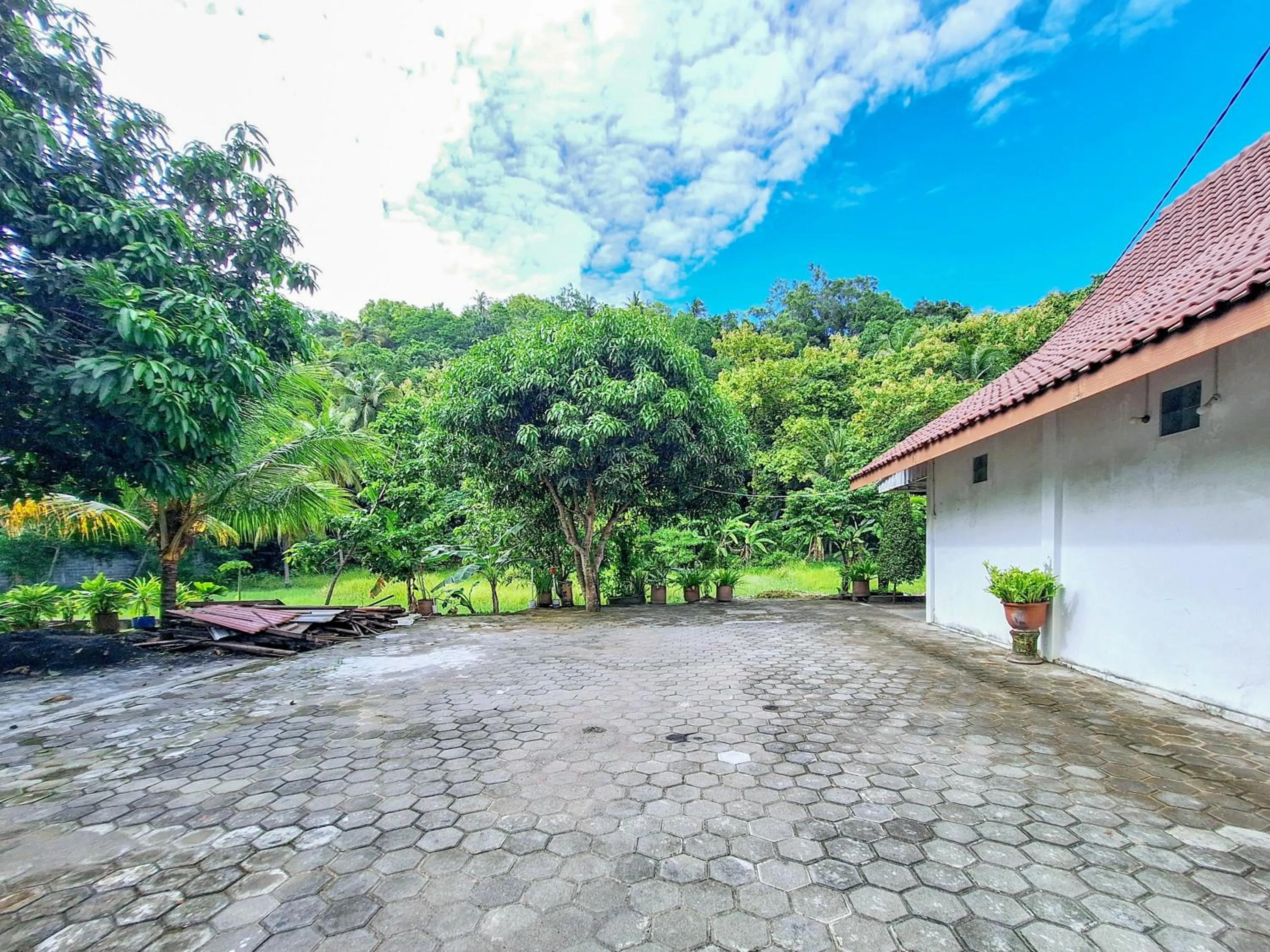 Parking in Hotel Family Syariah 1 Parangtritis RedPartner