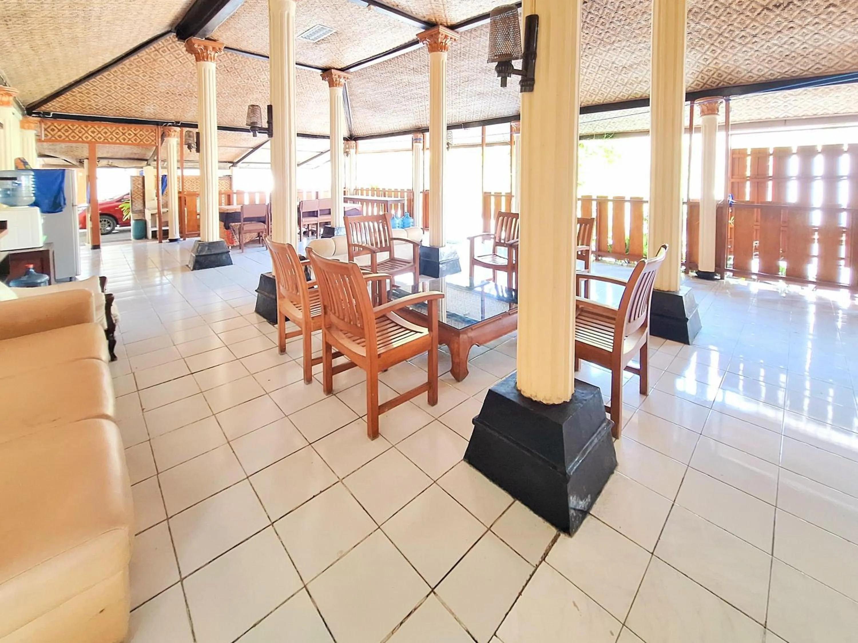 Seating area in Hotel Family Syariah 1 Parangtritis RedPartner