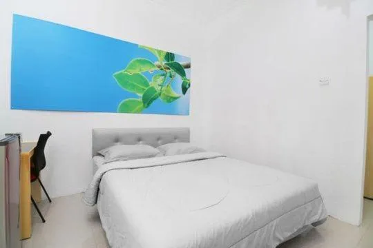 Bedroom, Bed in RedDoorz Plus Syariah at Polamas Andalas