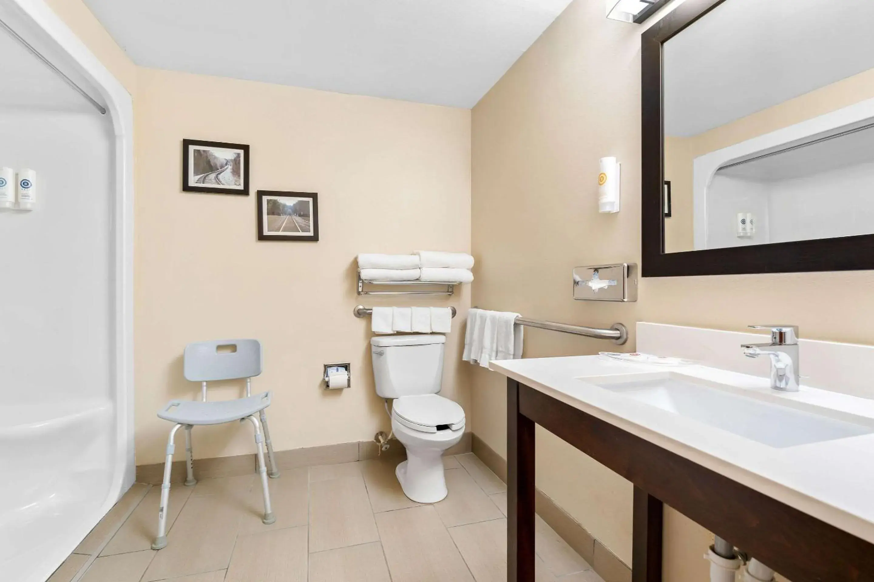 Bedroom in Comfort Suites near Robins Air Force Base Bedroom in Comfort Suites near Robins Air Force Base