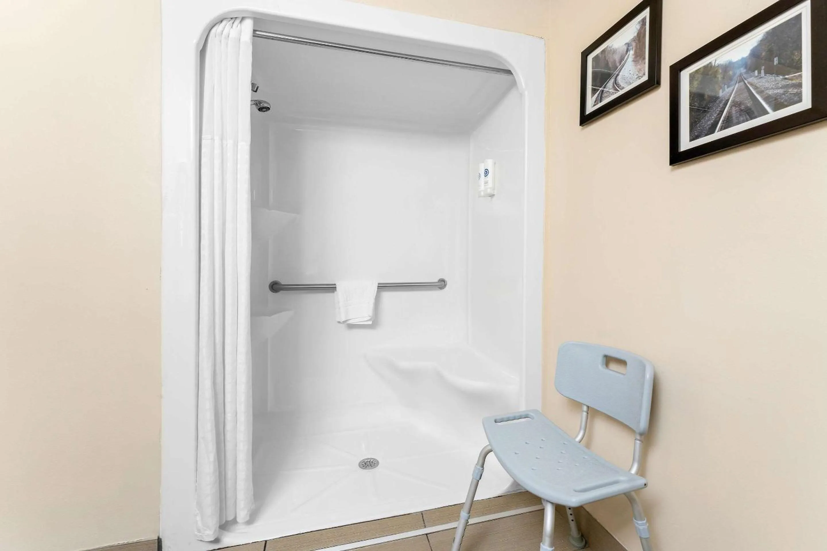 Bedroom in Comfort Suites near Robins Air Force Base