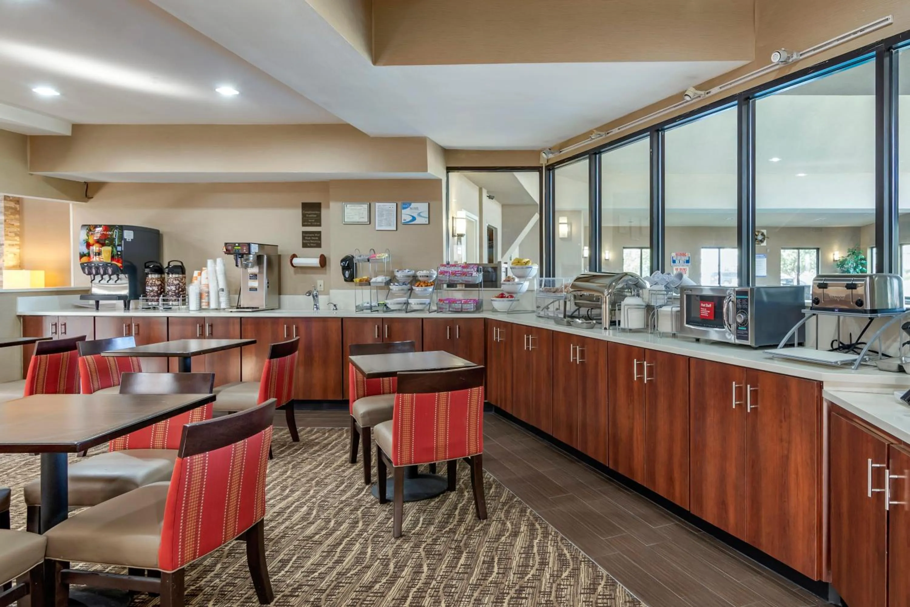 Restaurant/places to eat in Comfort Suites near Robins Air Force Base