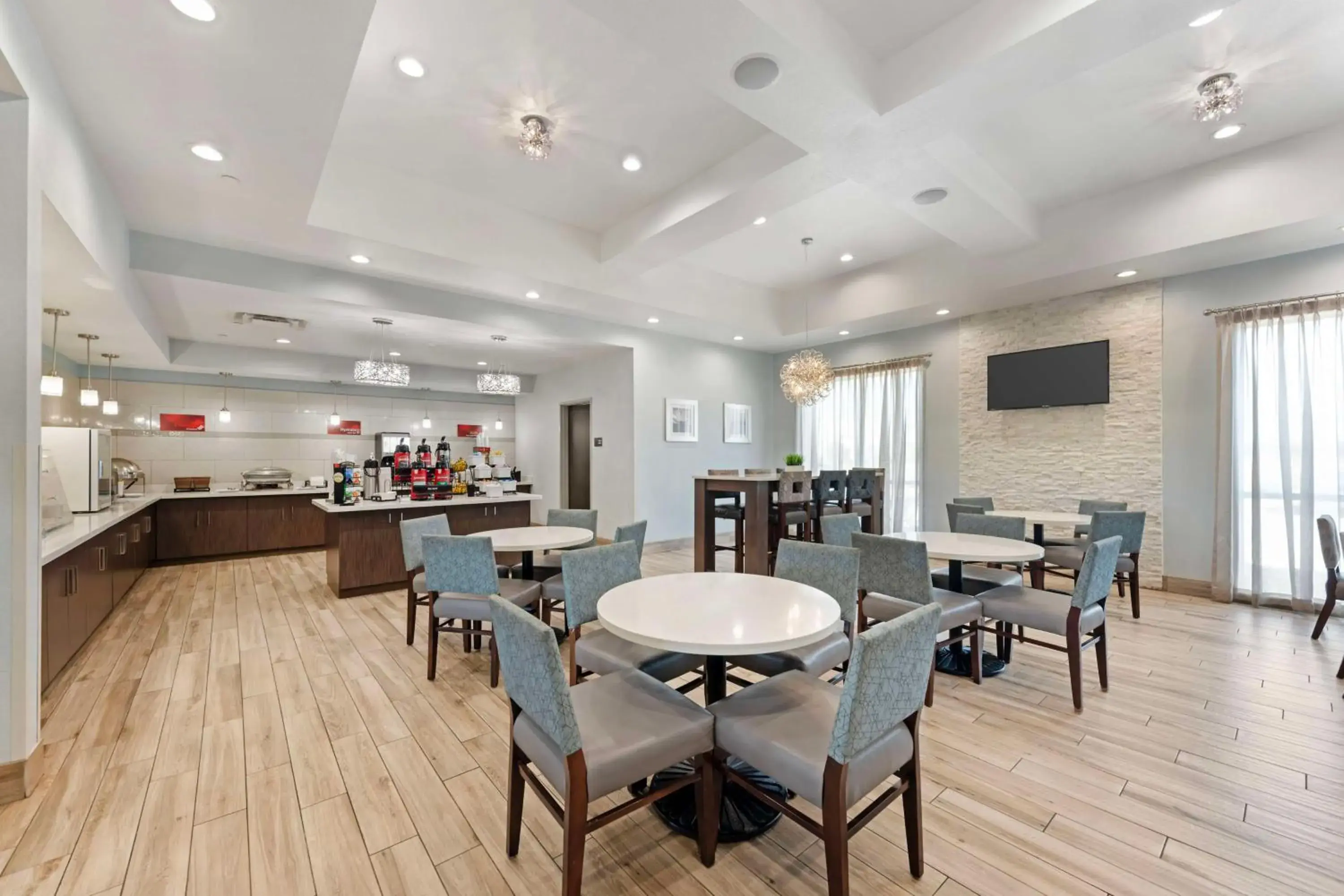 Breakfast in Best Western Plus Buda Austin Inn & Suites Breakfast in Best Western Plus Buda Austin Inn & Suites