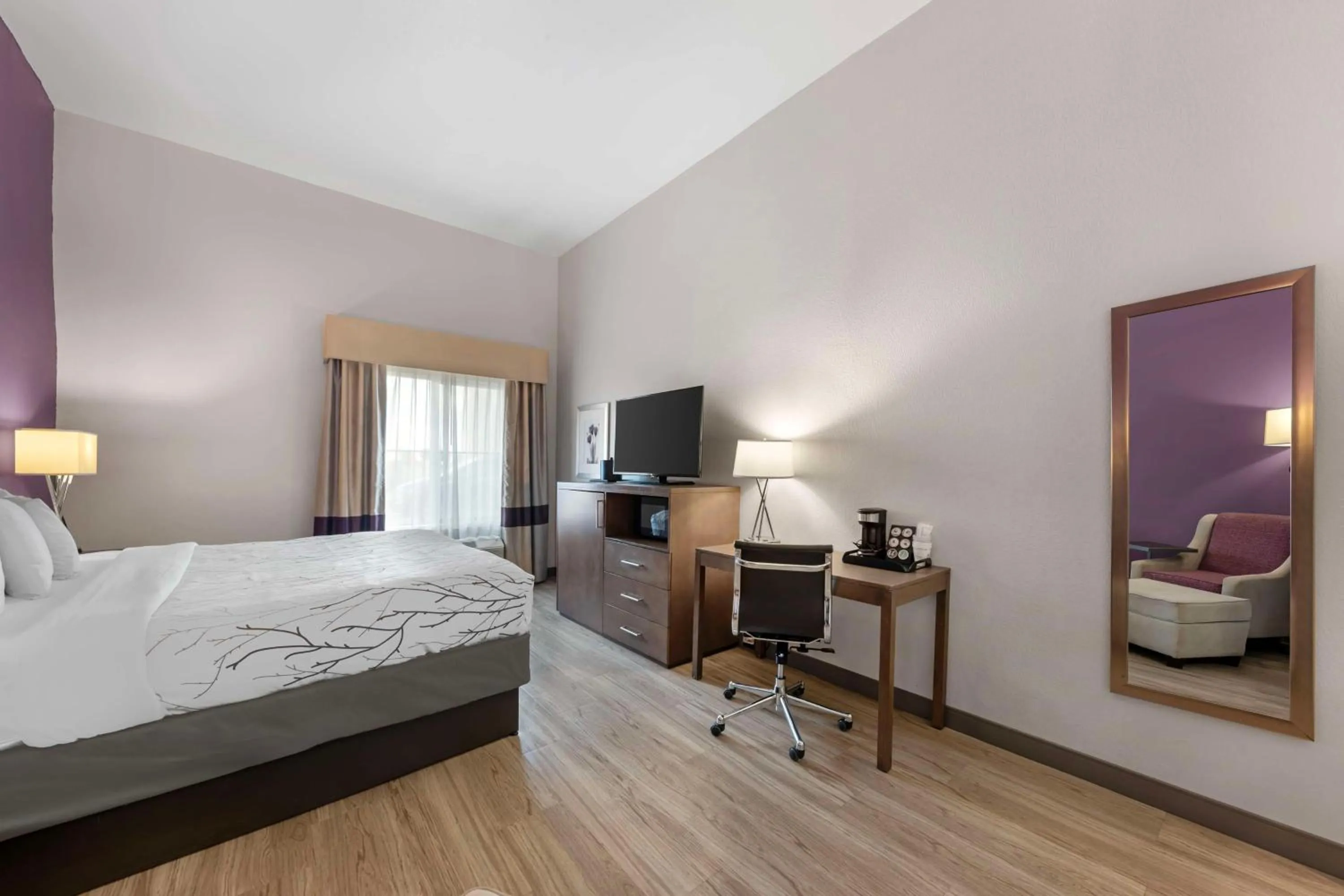 Bedroom, Bed in Best Western Plus Buda Austin Inn & Suites