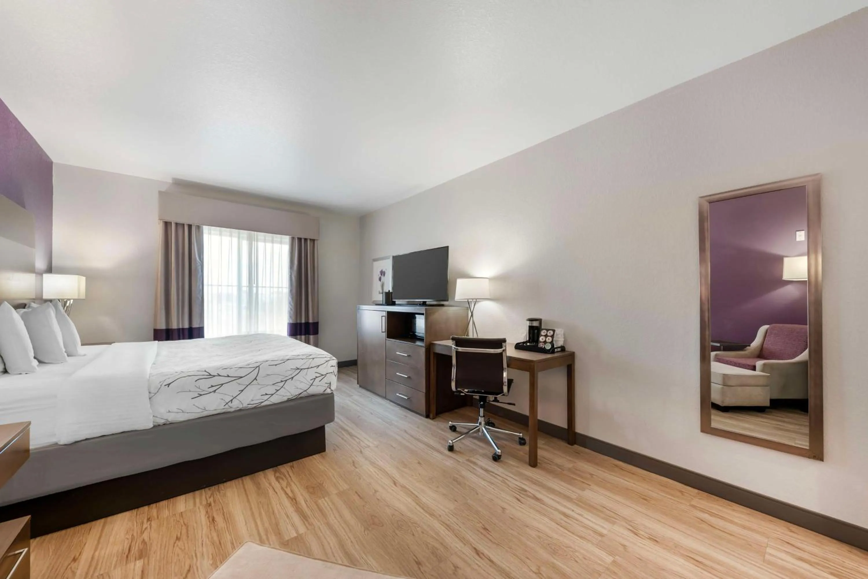 Bedroom, Bed in Best Western Plus Buda Austin Inn & Suites