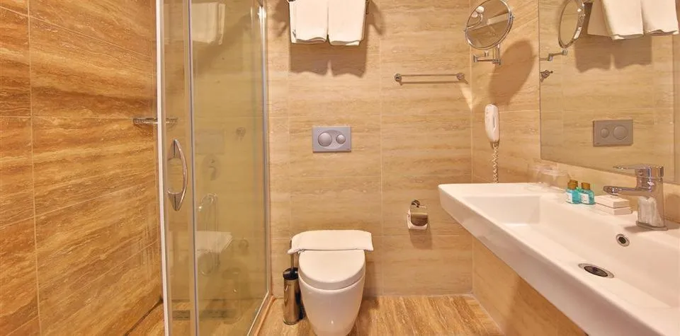 Bathroom in Idas Hotel
