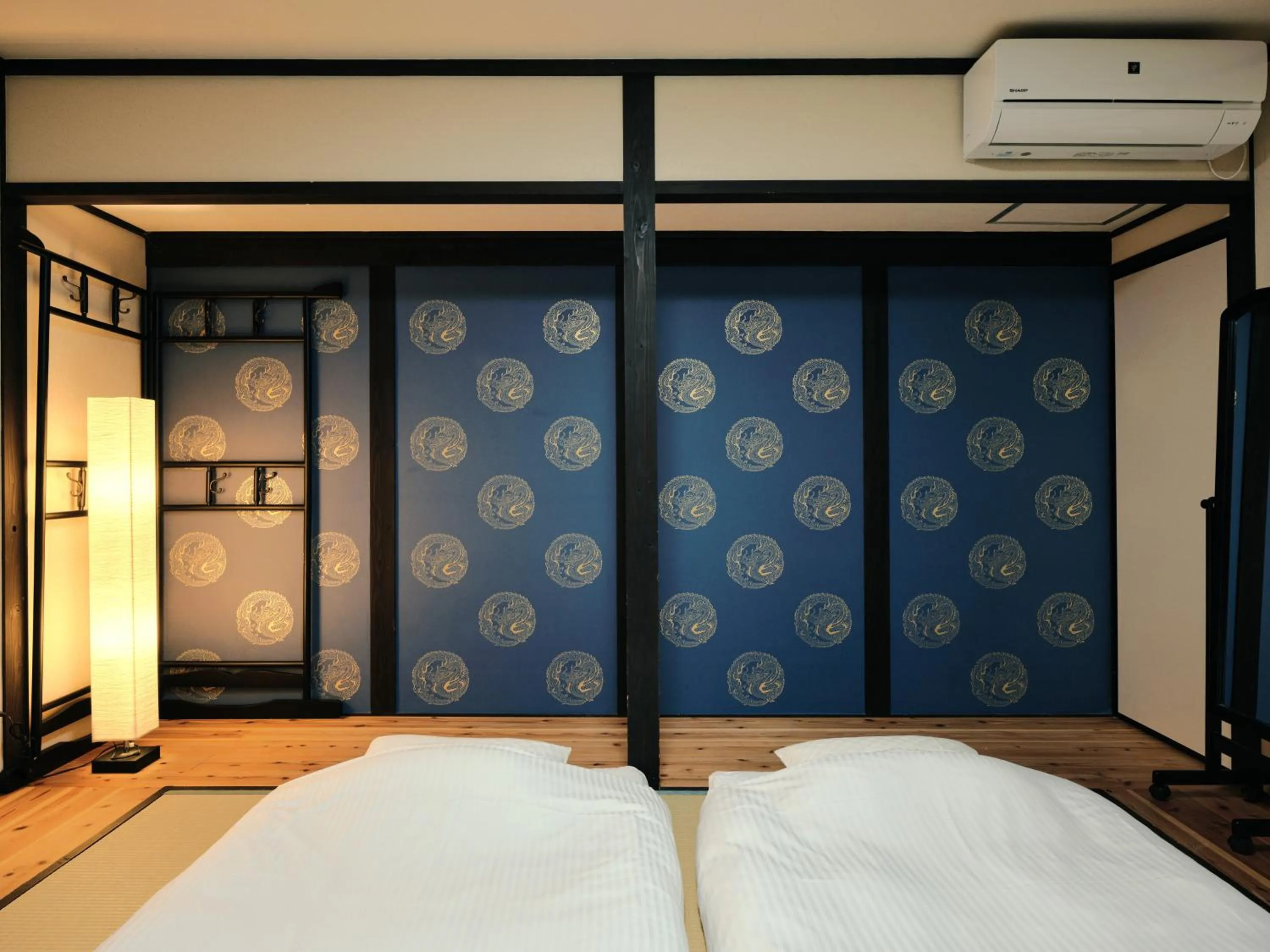 Bed in Tsumugi Tofukuji Minamimon