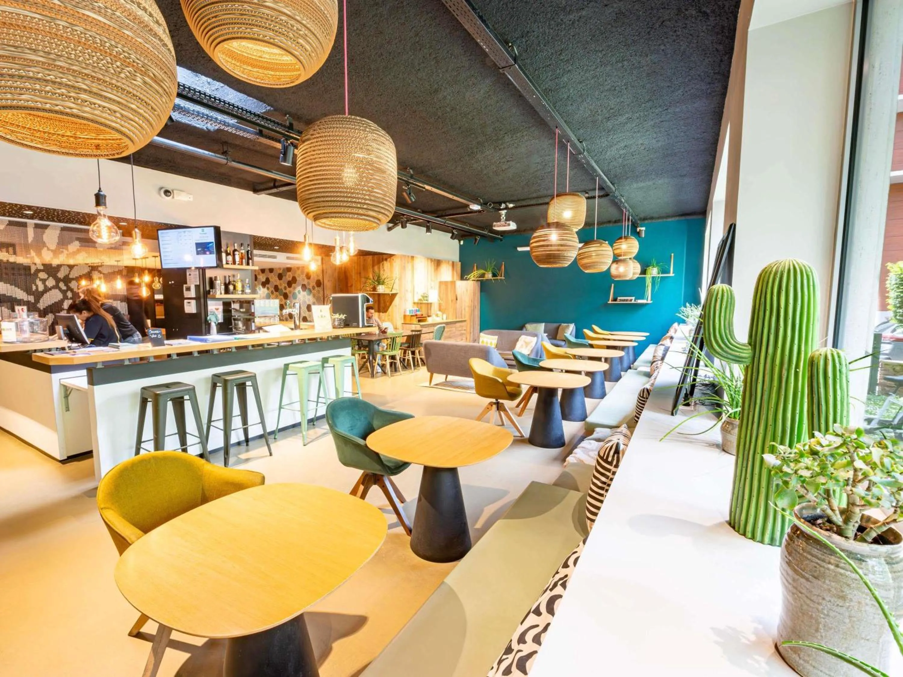 Lounge or bar in ibis Styles Paris 16 Boulogne