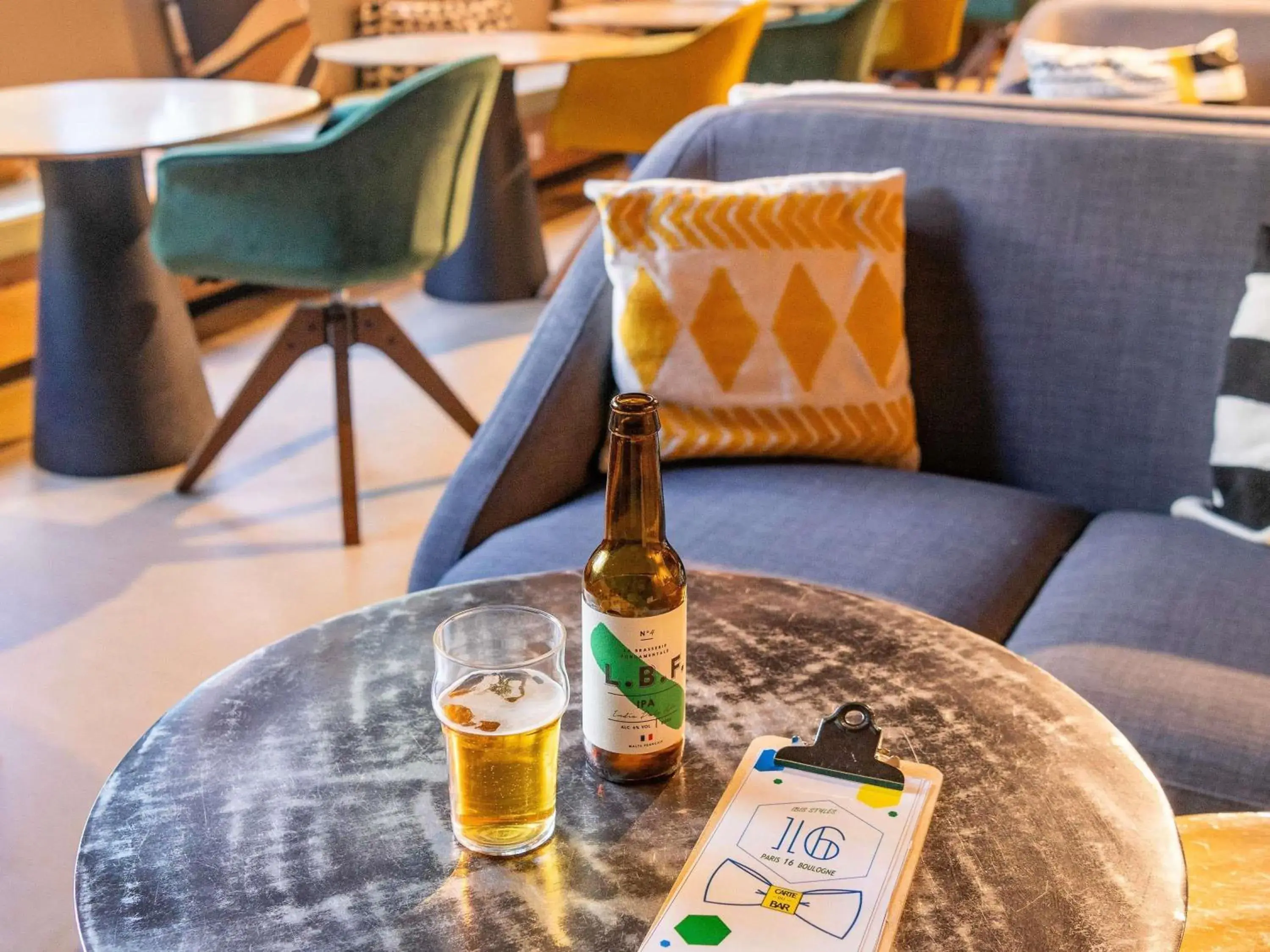 Lounge or bar in ibis Styles Paris 16 Boulogne Lounge or bar in ibis Styles Paris 16 Boulogne
