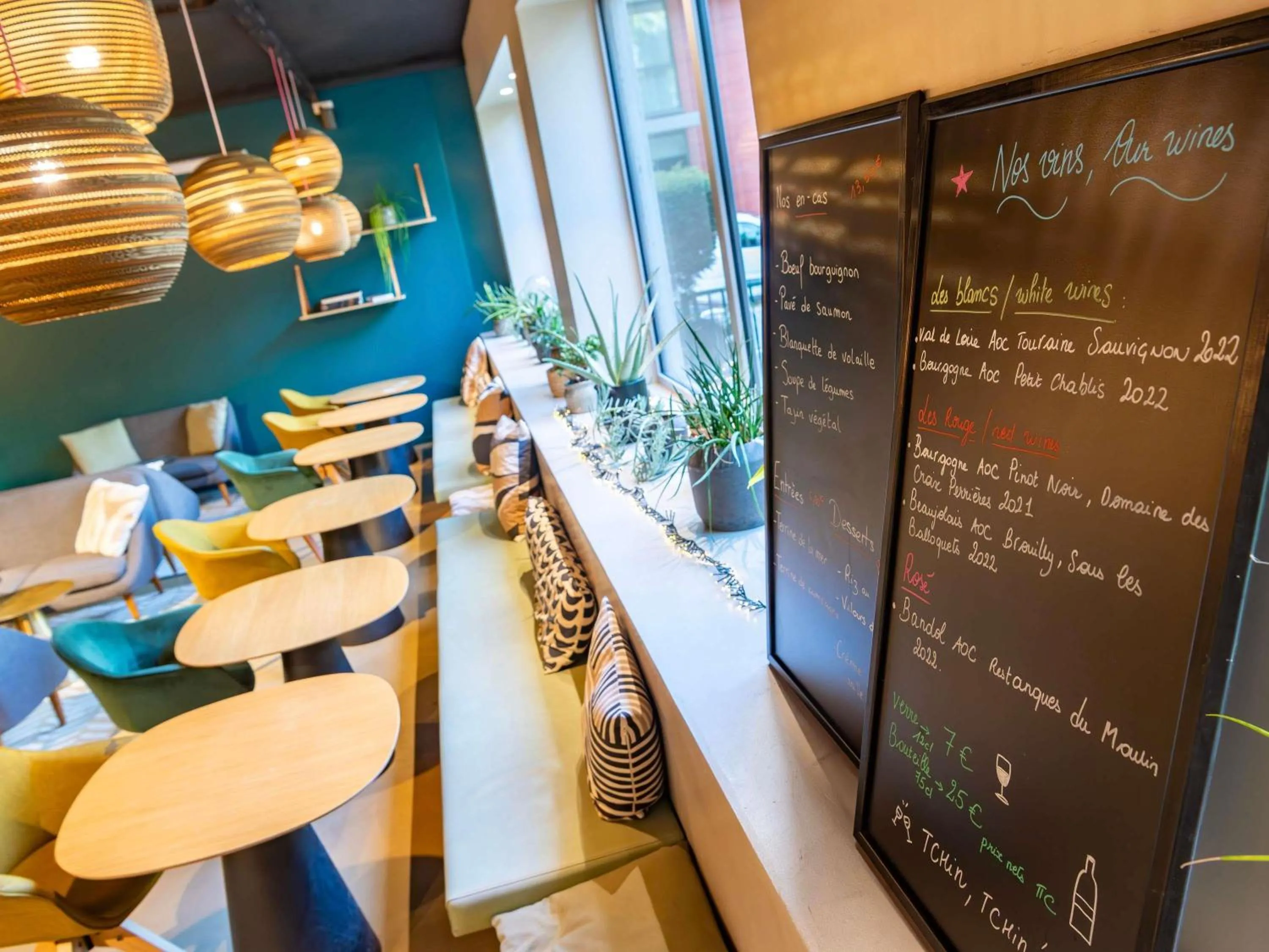 Lounge or bar in ibis Styles Paris 16 Boulogne