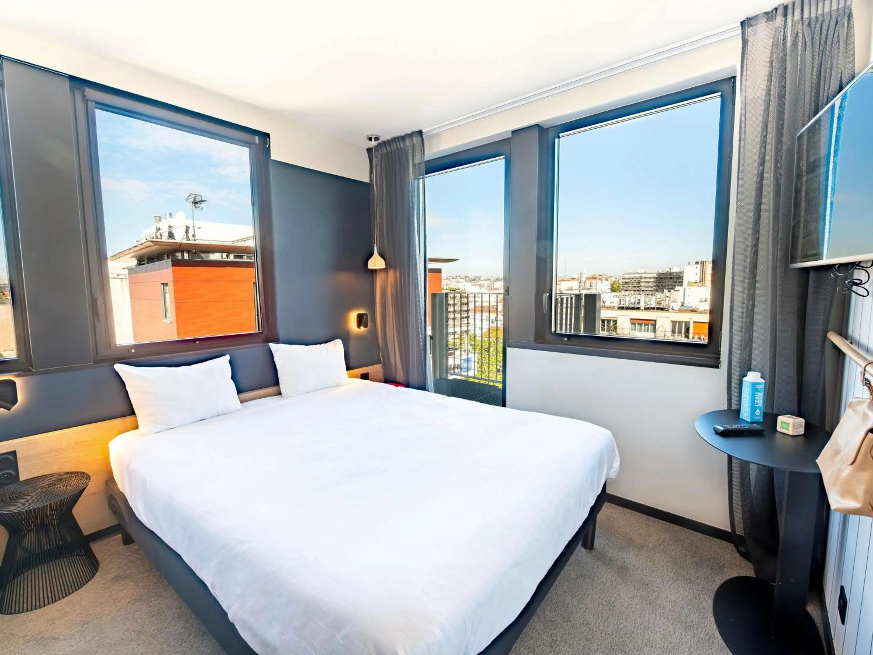 Bedroom, Bed in ibis Styles Paris 16 Boulogne