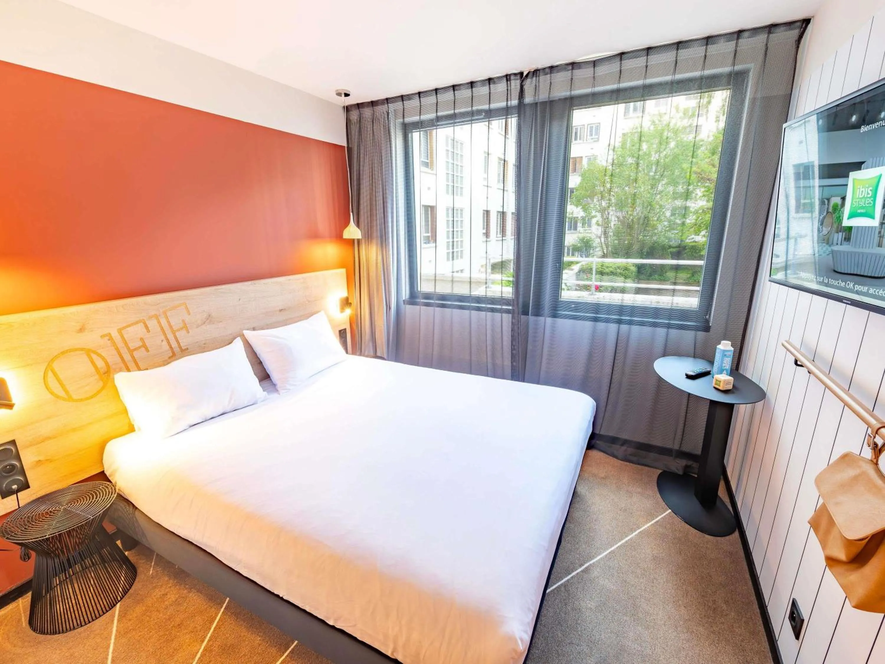 Bedroom, Bed in ibis Styles Paris 16 Boulogne