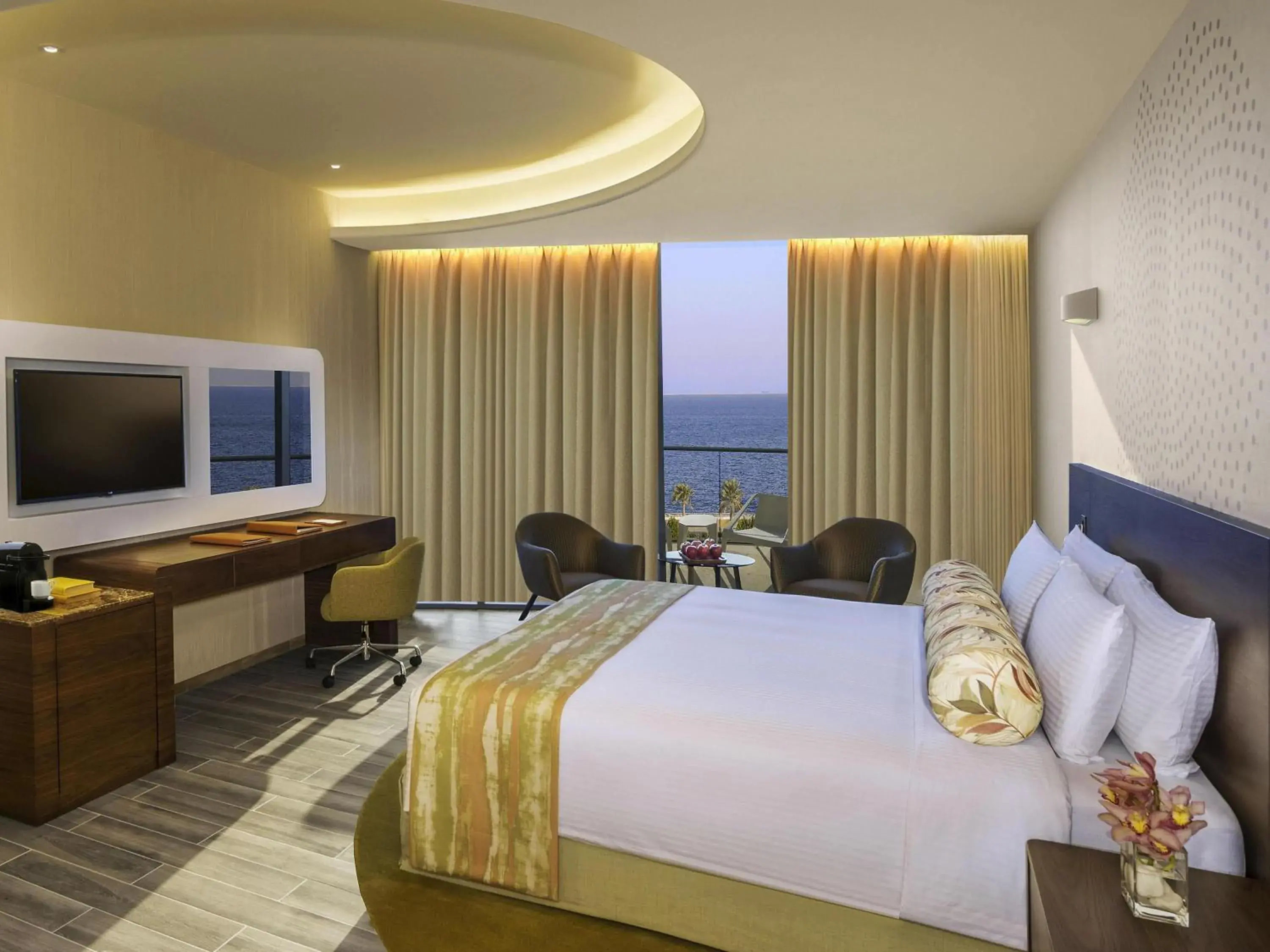 Bedroom, Bed in The Retreat Palm Dubai MGallery by Sofitel Bedroom, Bed in The Retreat Palm Dubai MGallery by Sofitel