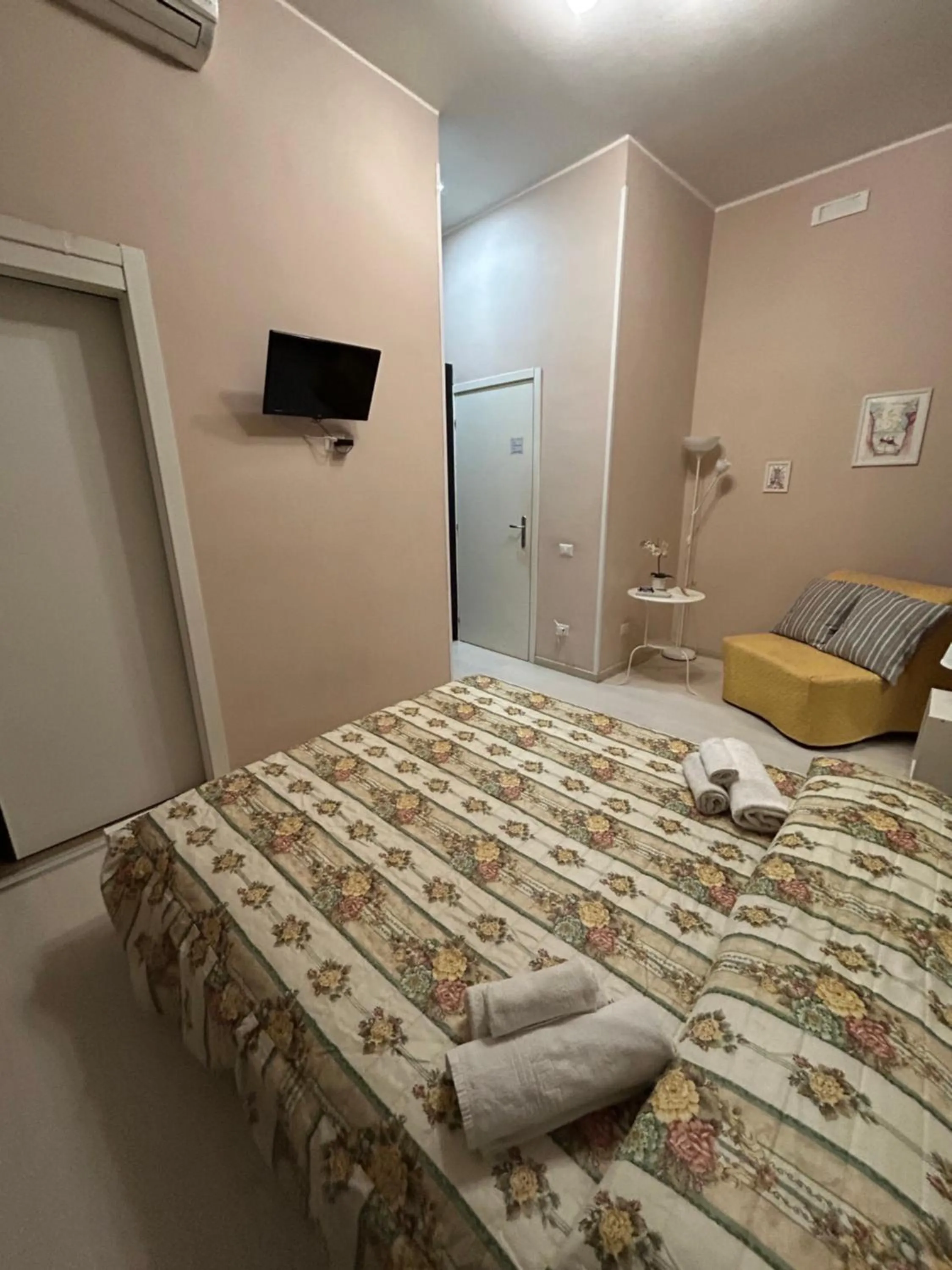 Bedroom, Bed in 'A Funtanella