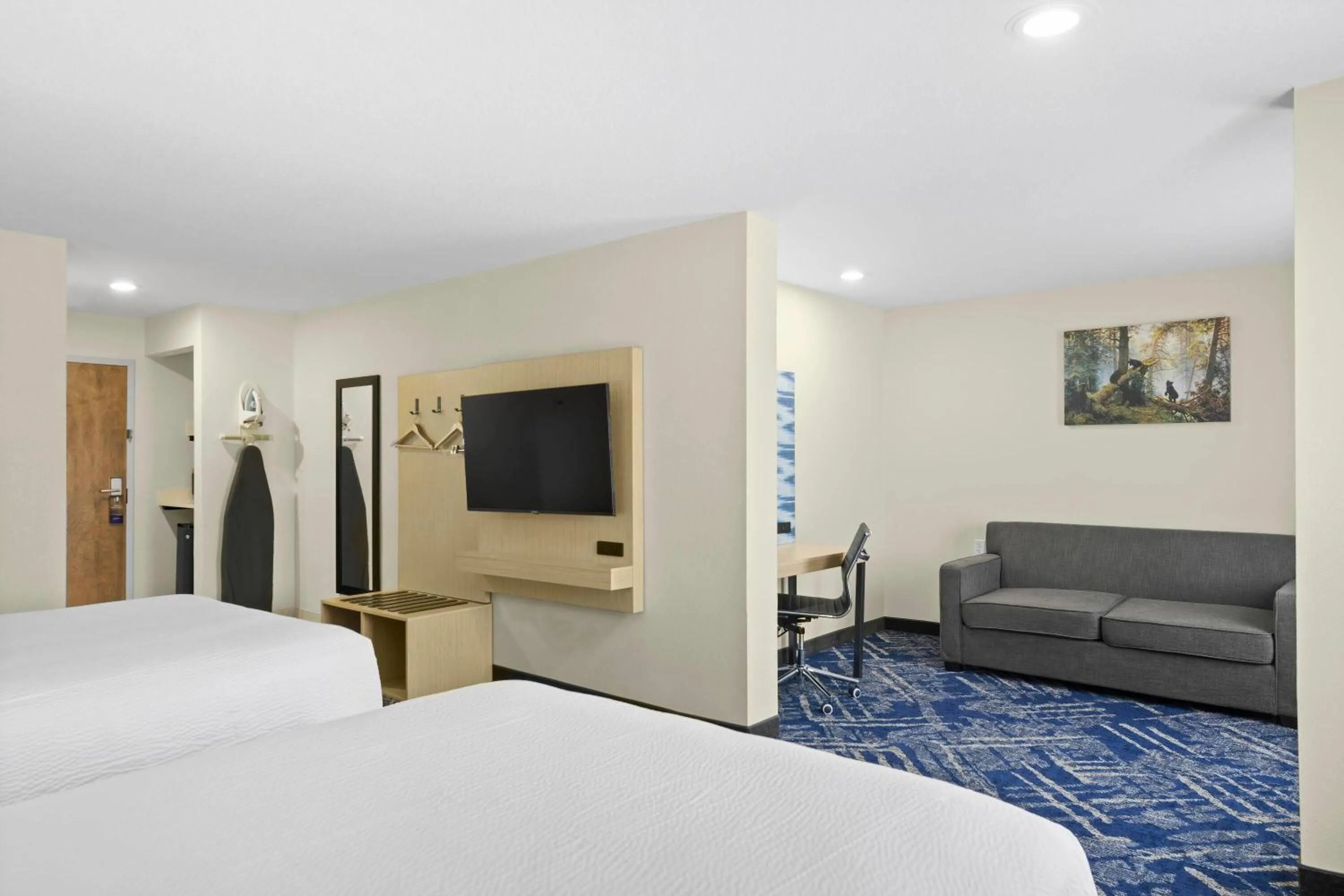 Photo of the whole room, Bed in Baymont by Wyndham Grovetown Augusta