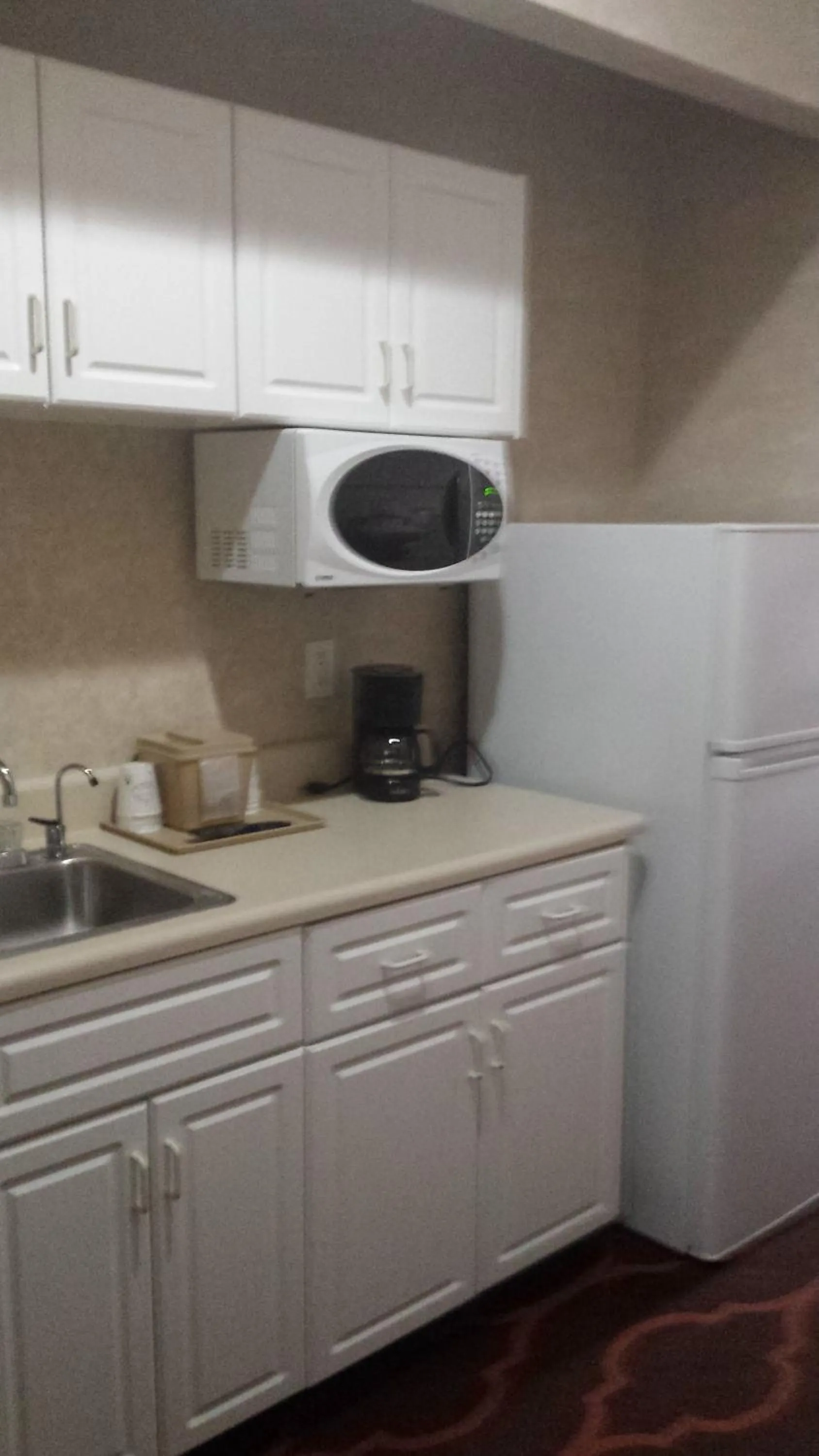 Kitchen or kitchenette in Baymont by Wyndham Grovetown Augusta