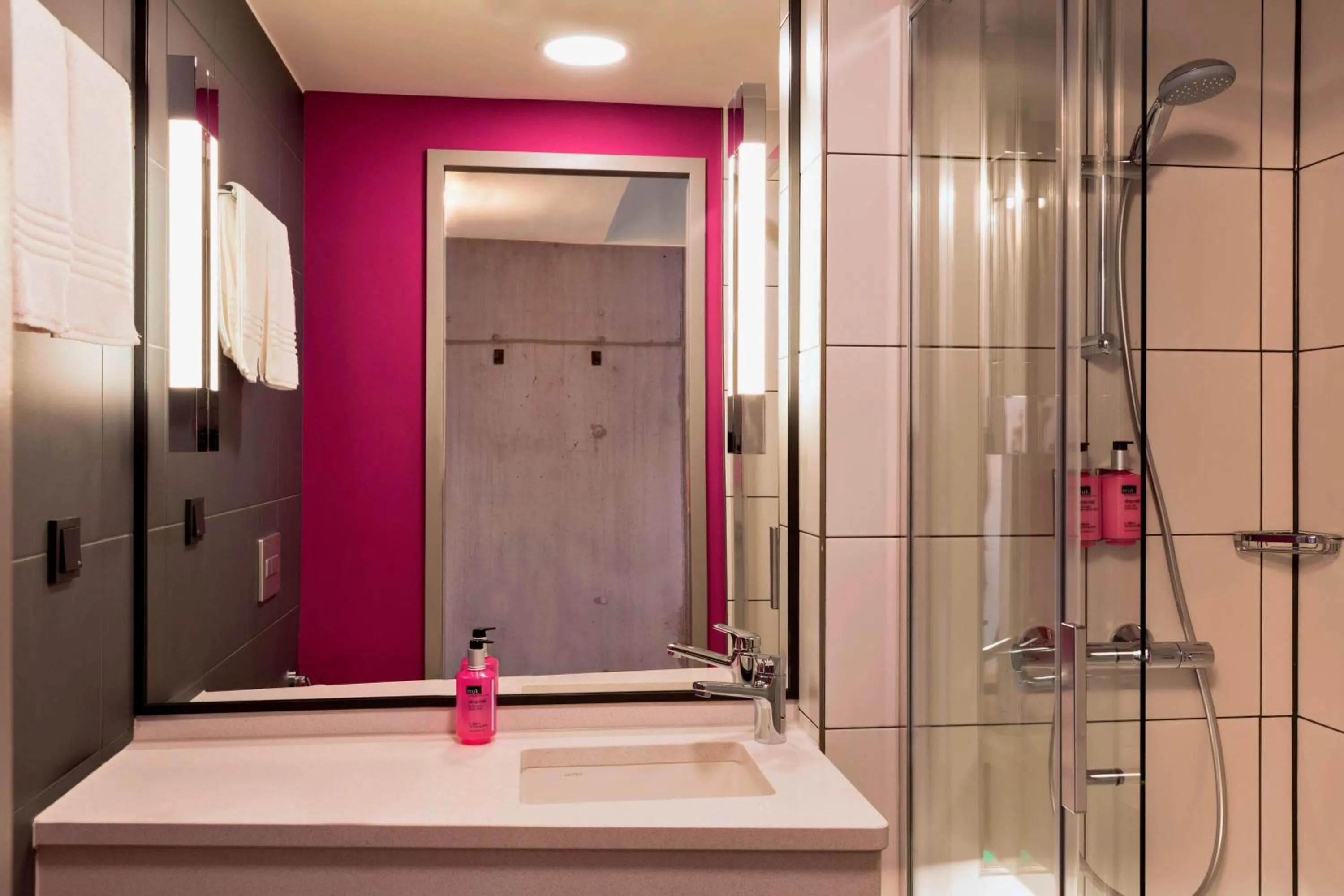 Bathroom in Moxy Stuttgart Airport/Messe