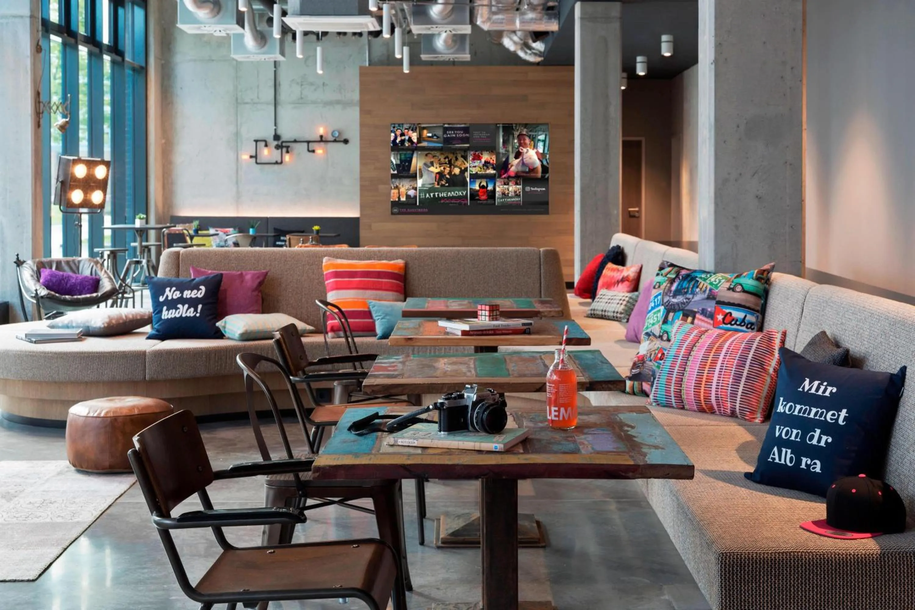 Restaurant/places to eat in Moxy Stuttgart Airport/Messe