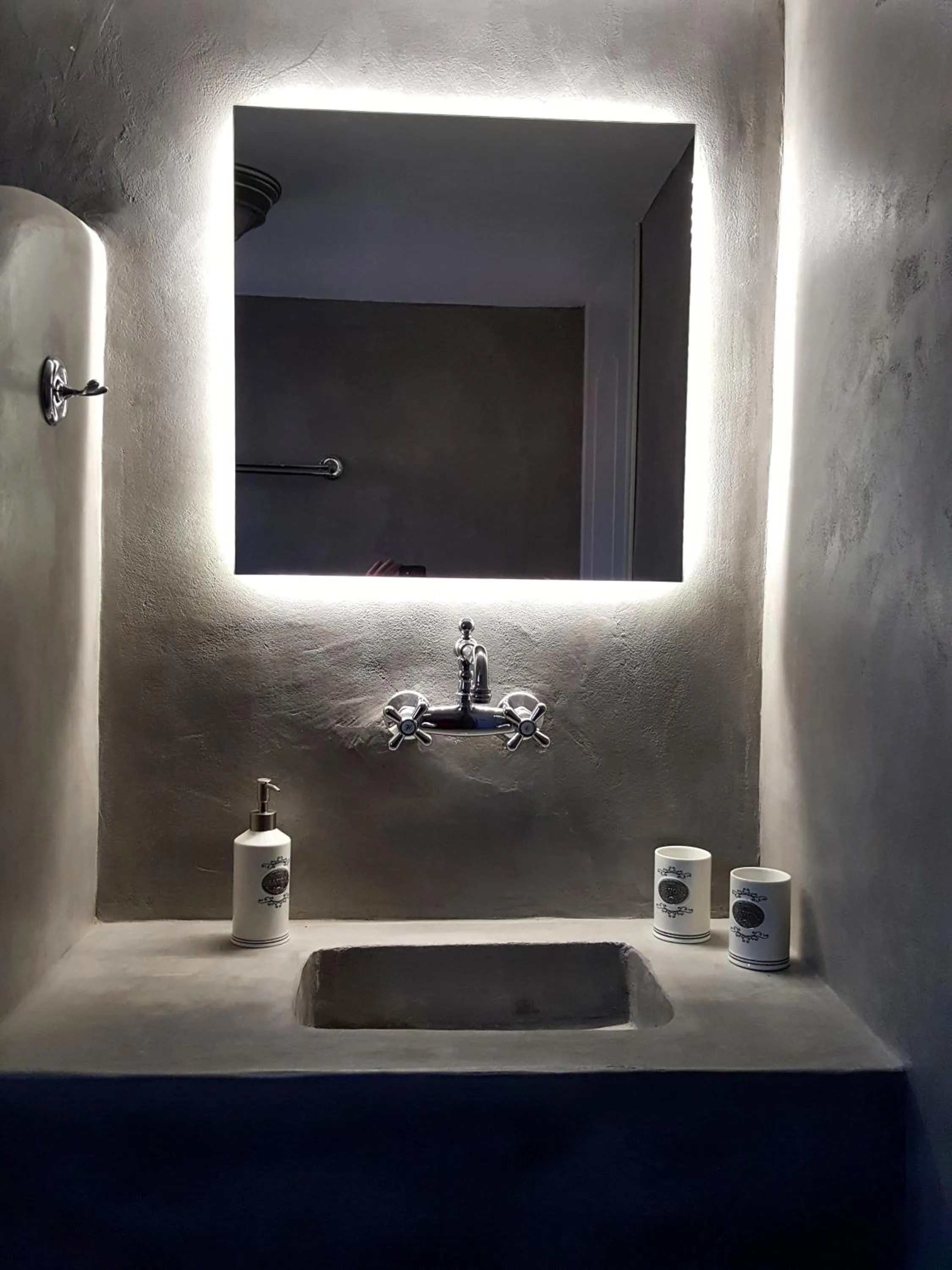 Bathroom in Avissalou Apartments