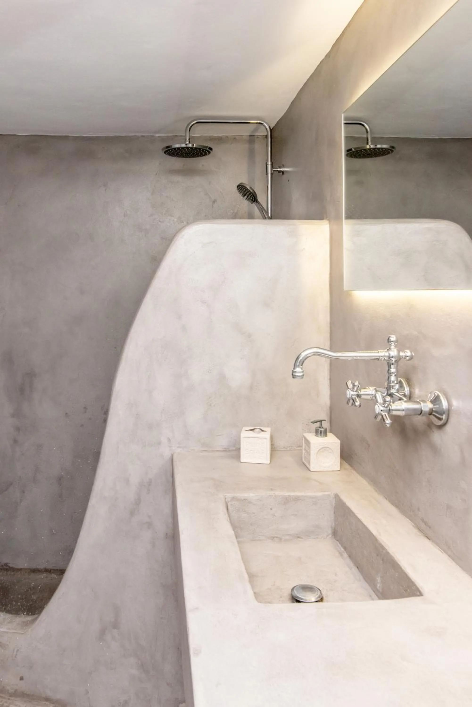 Bathroom in Avissalou Apartments