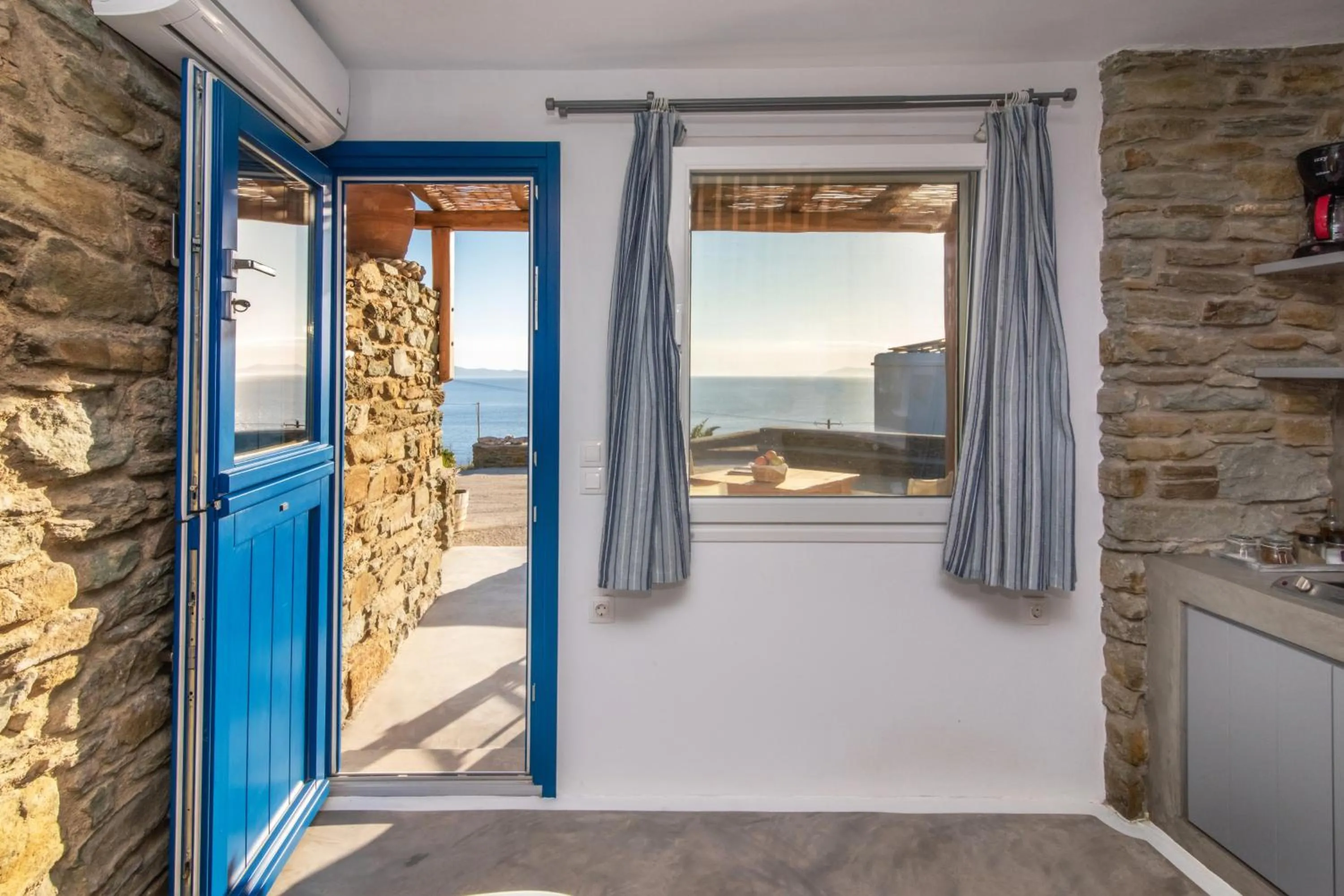 Sea view in Avissalou Apartments