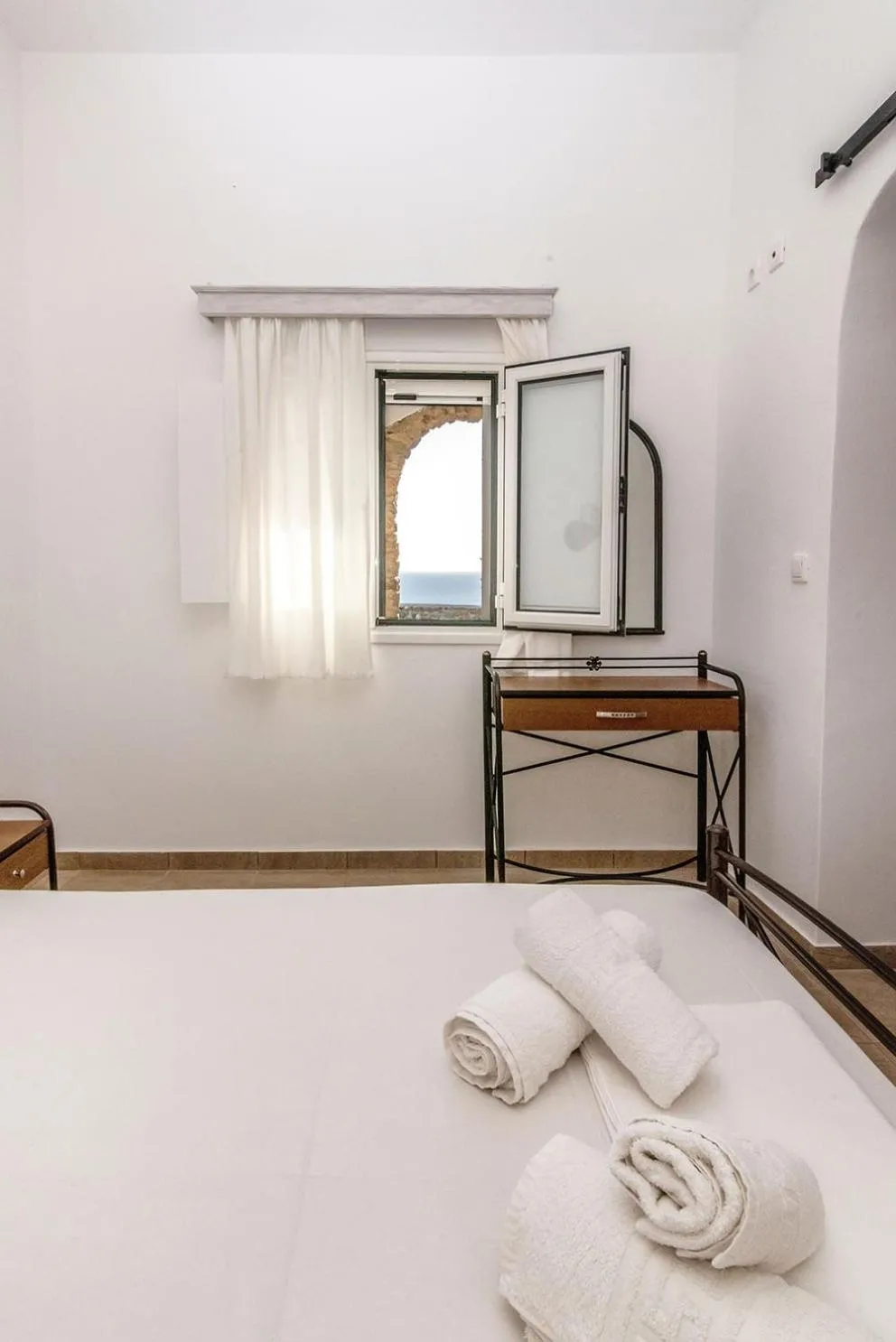Bedroom, Bed in Avissalou Apartments
