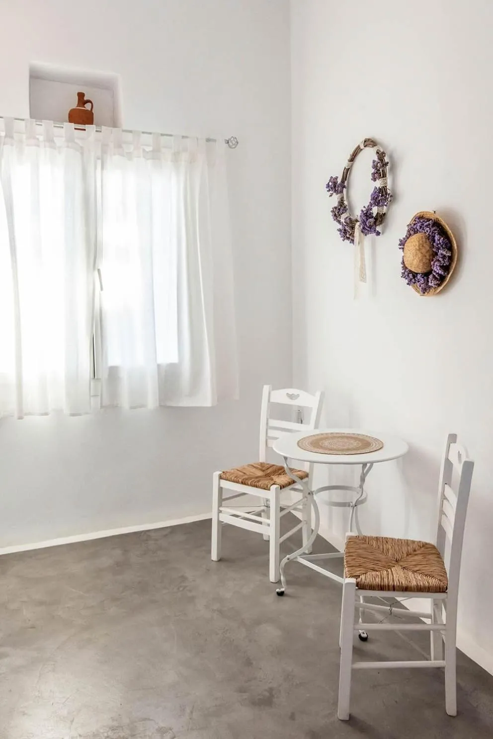 Seating area in Avissalou Apartments