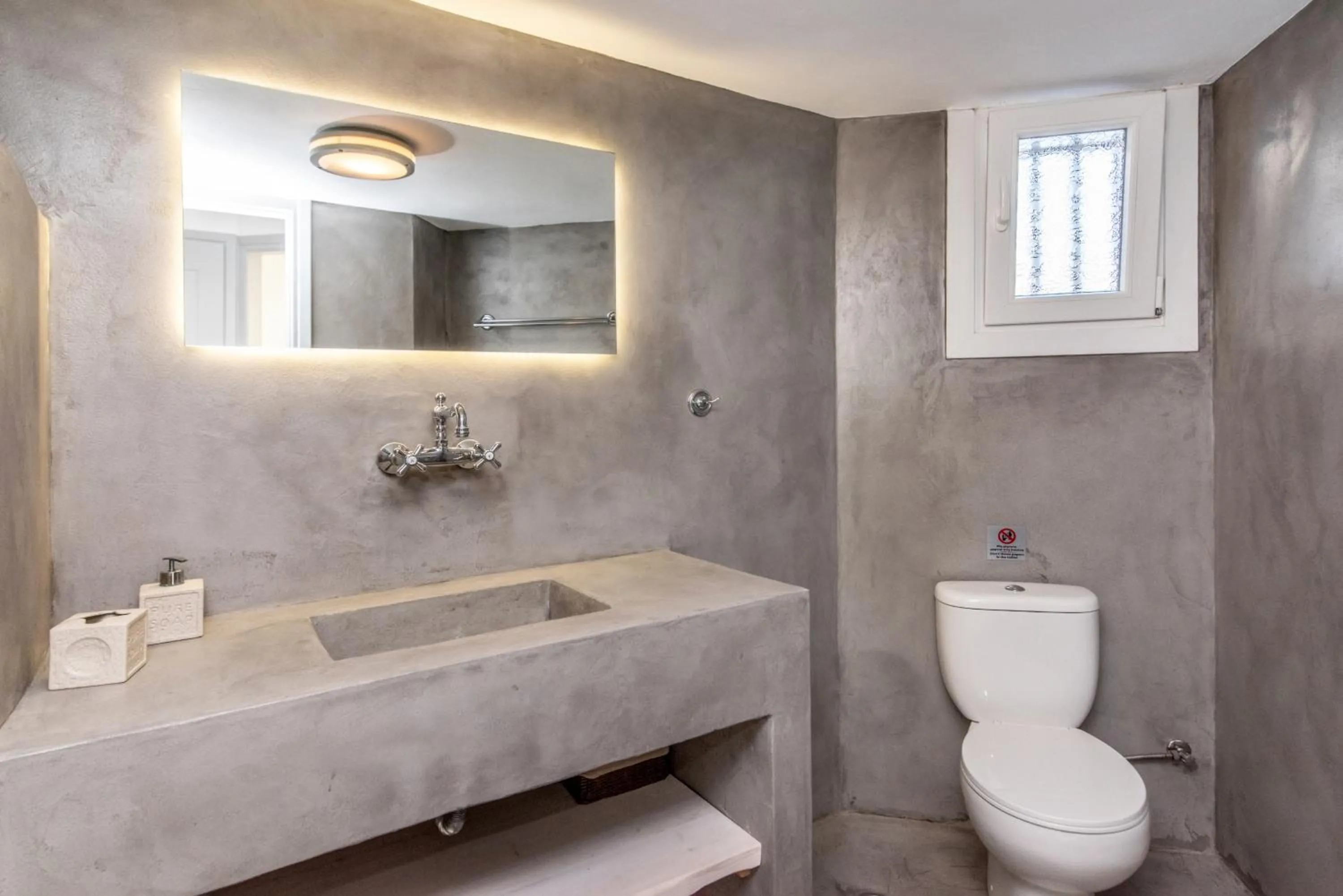 Toilet in Avissalou Apartments