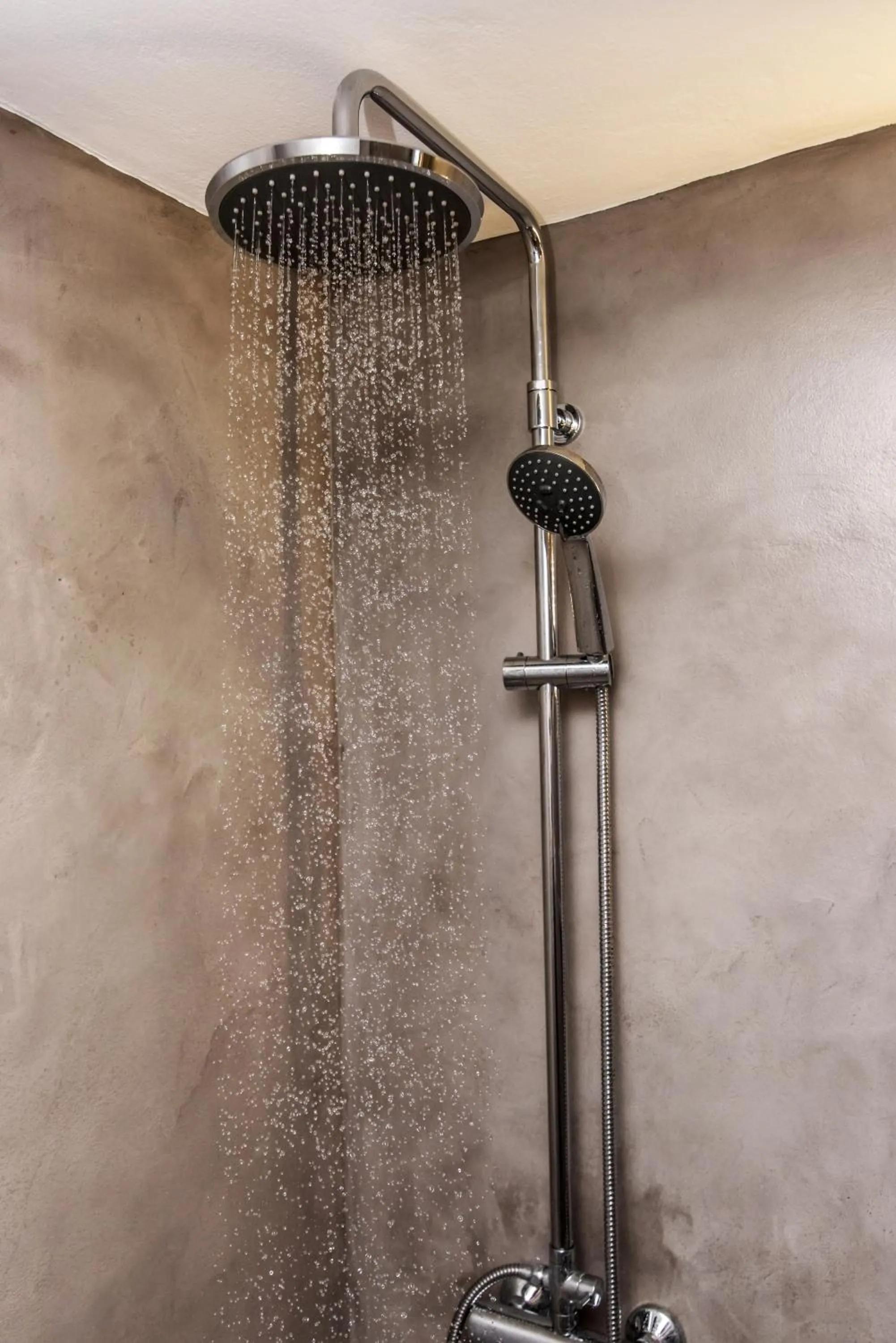 Shower in Avissalou Apartments