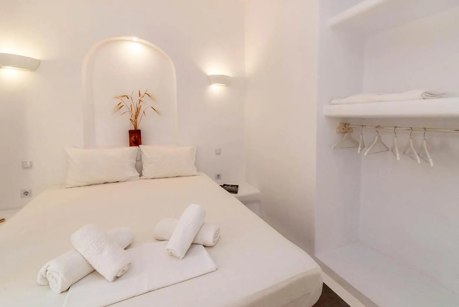 Bed in Avissalou Apartments