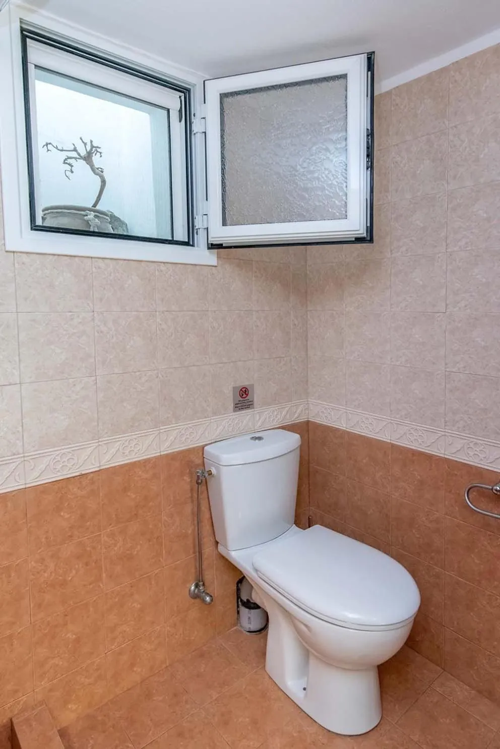 Toilet in Avissalou Apartments