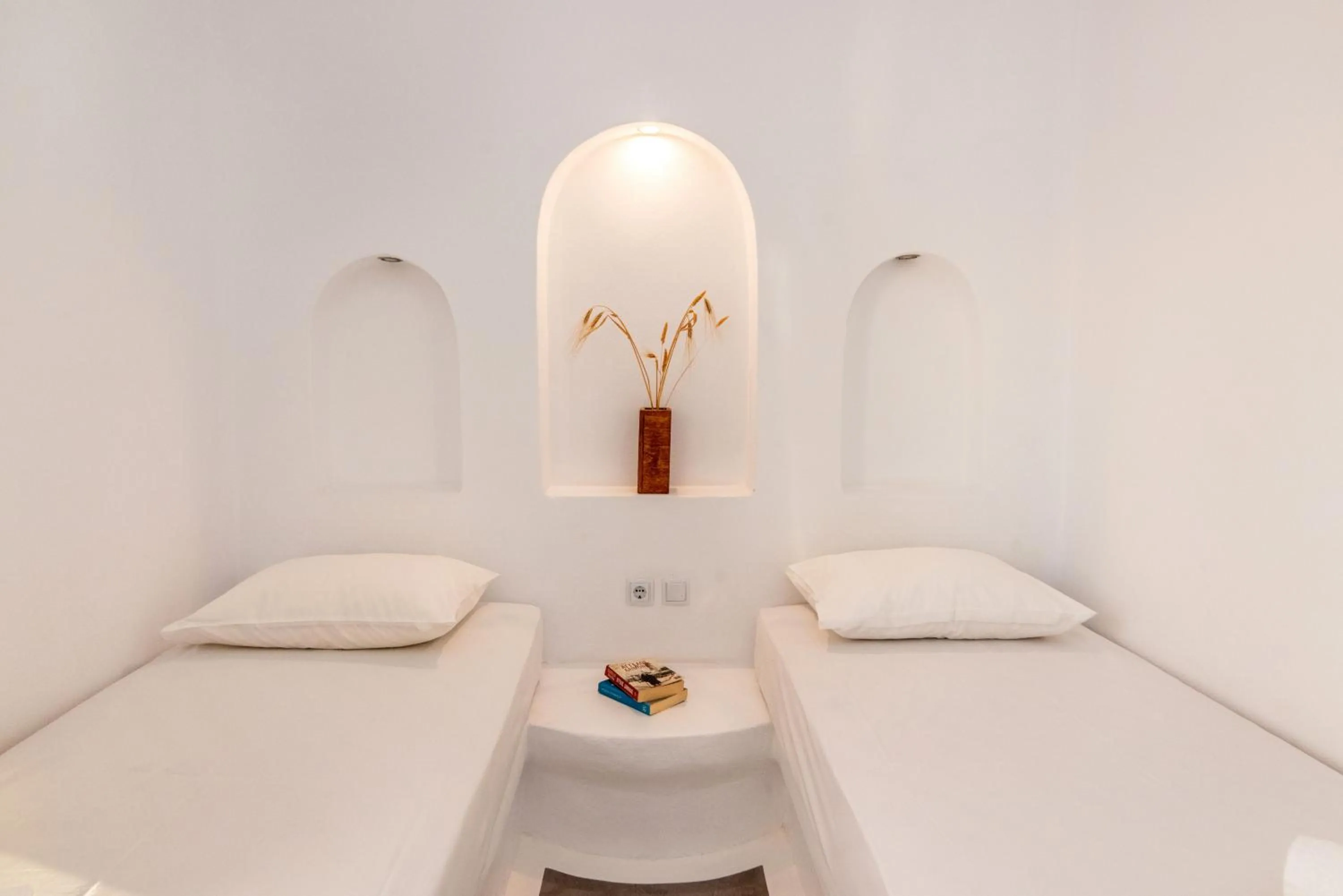 Bedroom, Bed in Avissalou Apartments