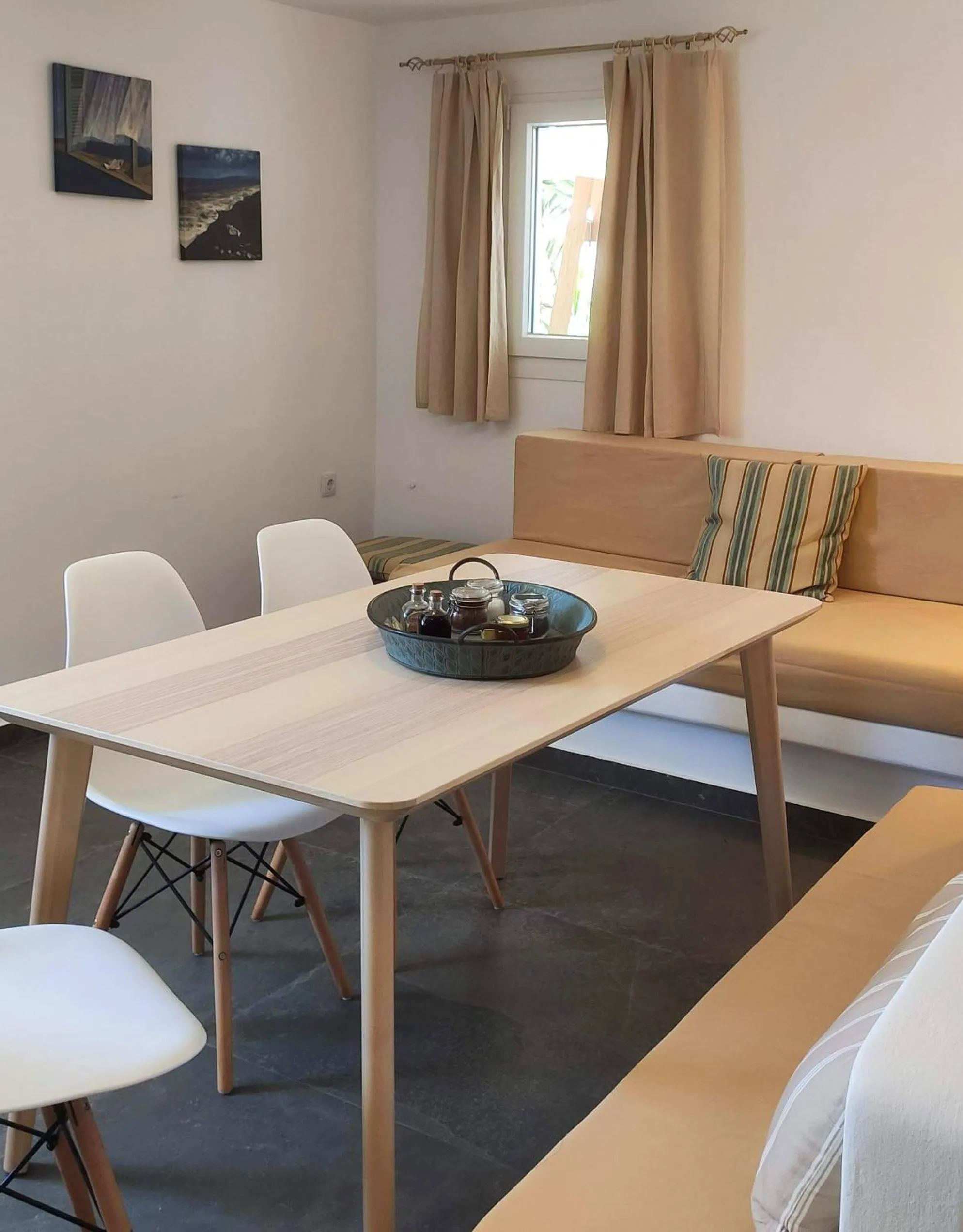 Seating area in Avissalou Apartments
