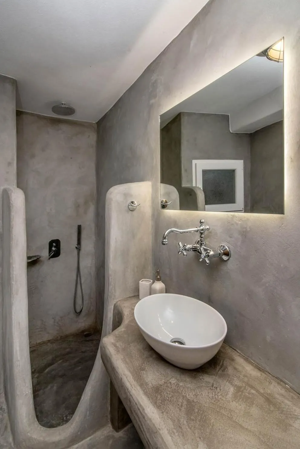 Bathroom in Avissalou Apartments