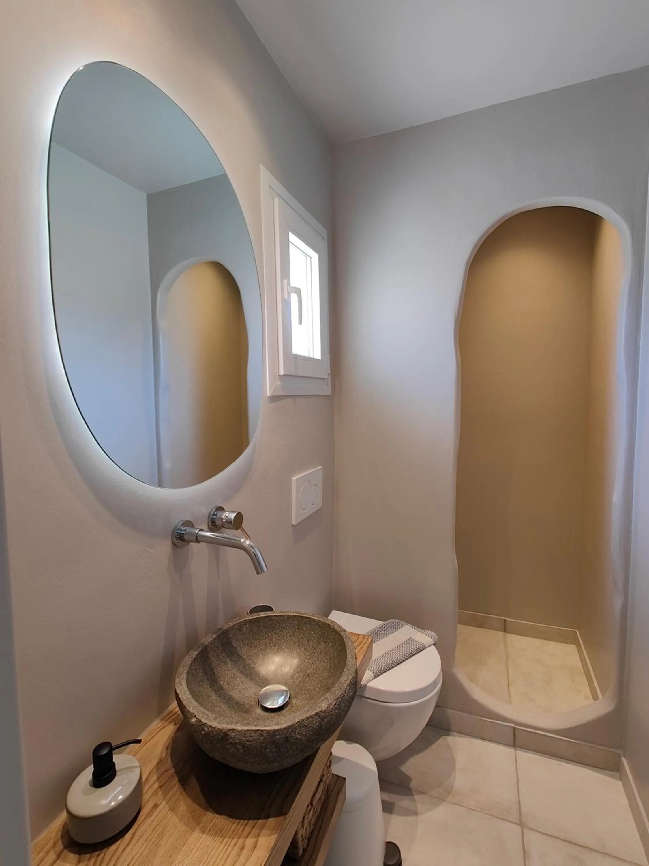 Shower in Avissalou Apartments