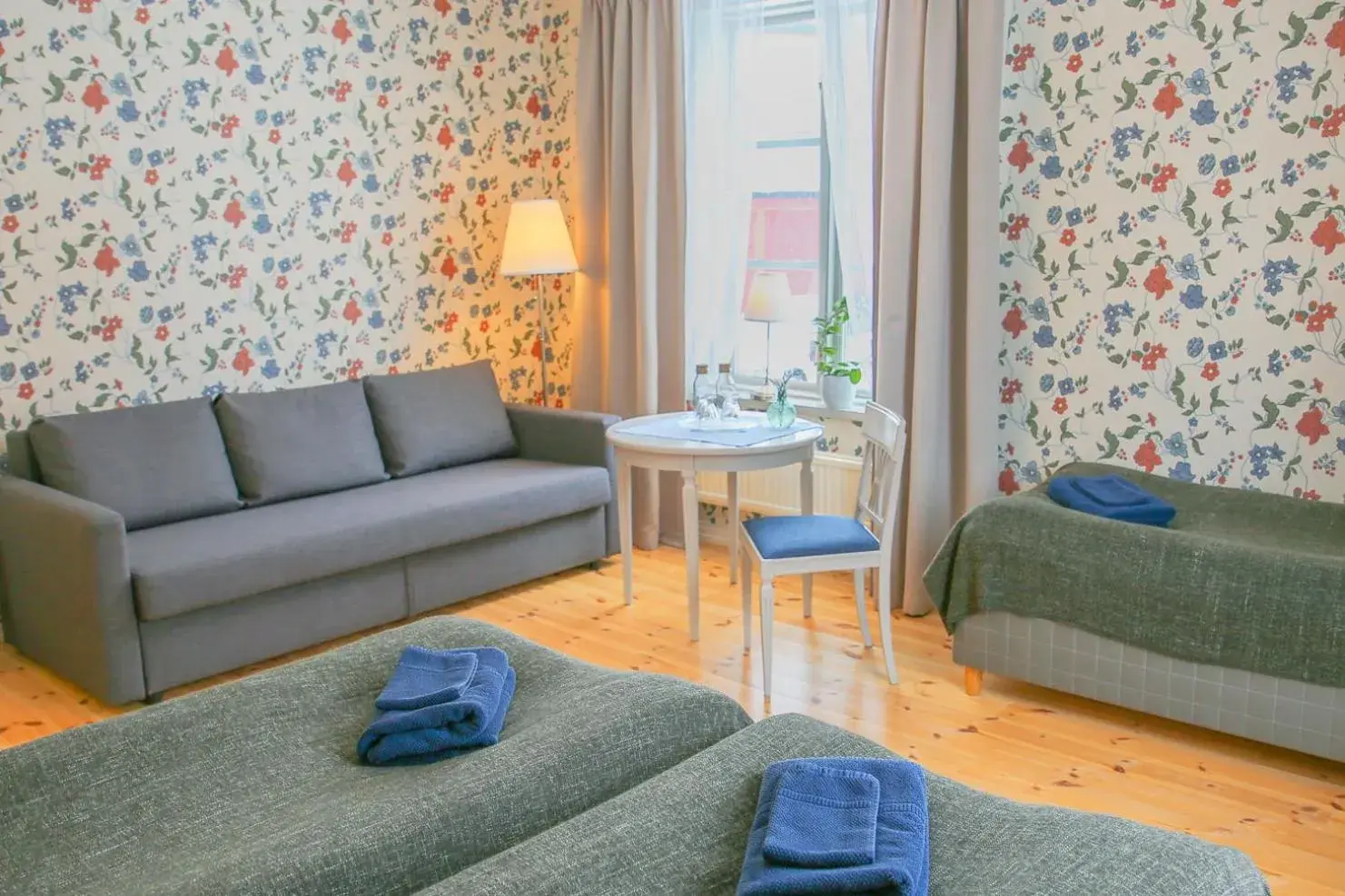 Family Room with Shared Bathroom in Polhem Bed & Breakfast Family Room with Shared Bathroom in Polhem Bed & Breakfast