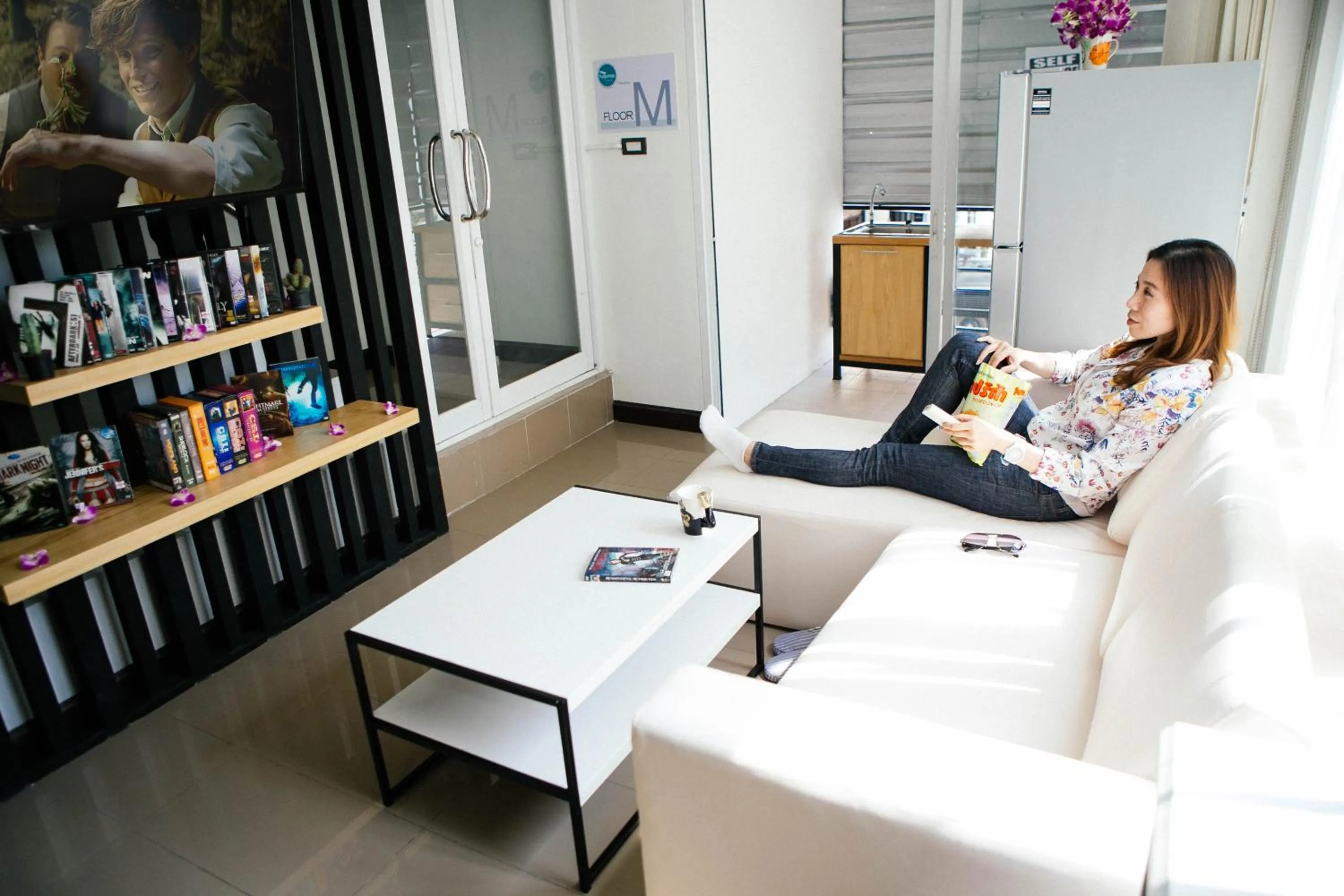 Communal lounge/ TV room in Full stop. Hostel Chiang Mai