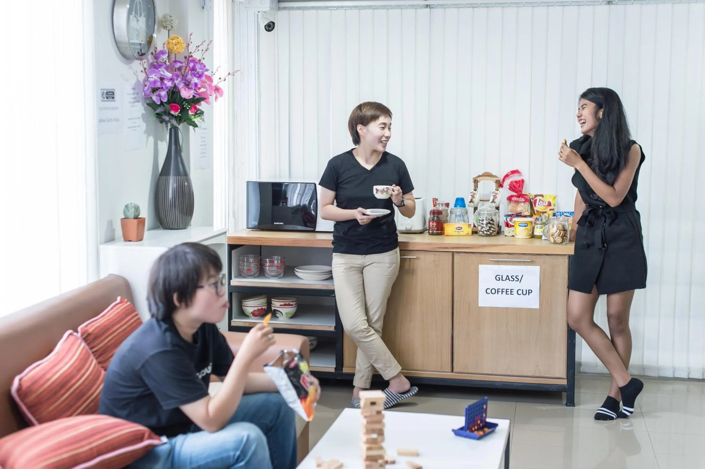 Communal lounge/ TV room in Full stop. Hostel Chiang Mai