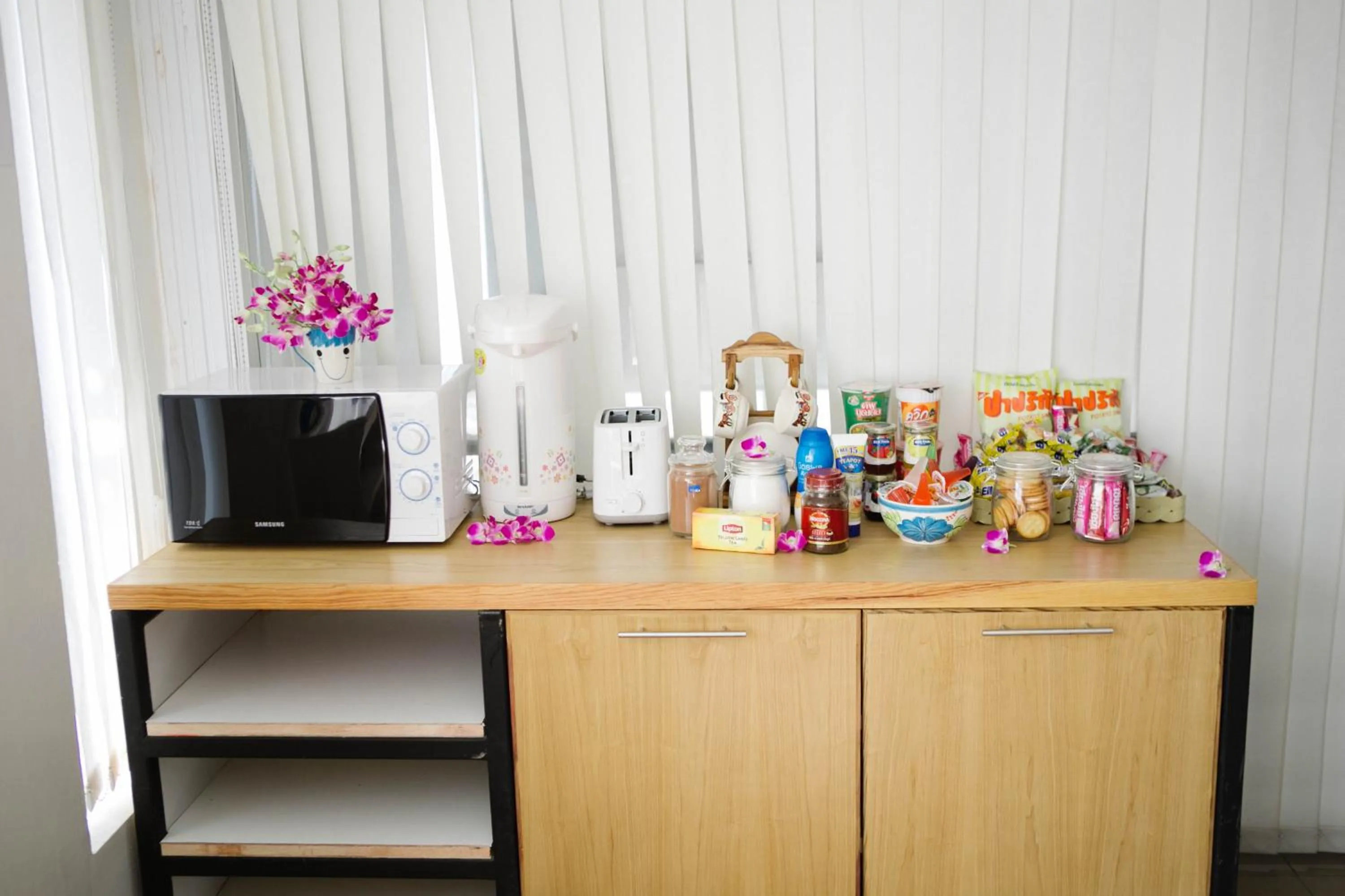 Communal lounge/ TV room in Full stop. Hostel Chiang Mai