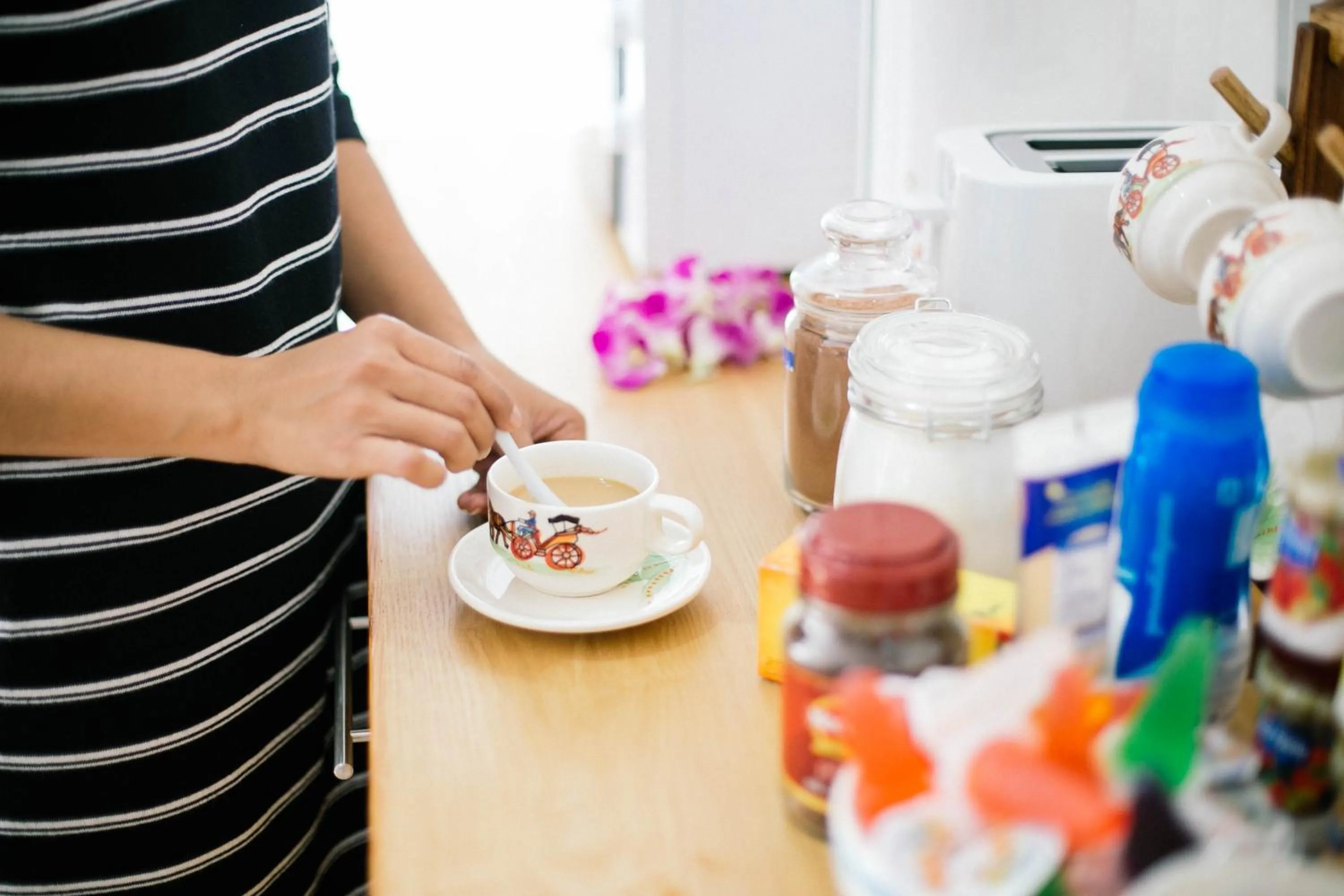 Communal kitchen in Full stop. Hostel Chiang Mai