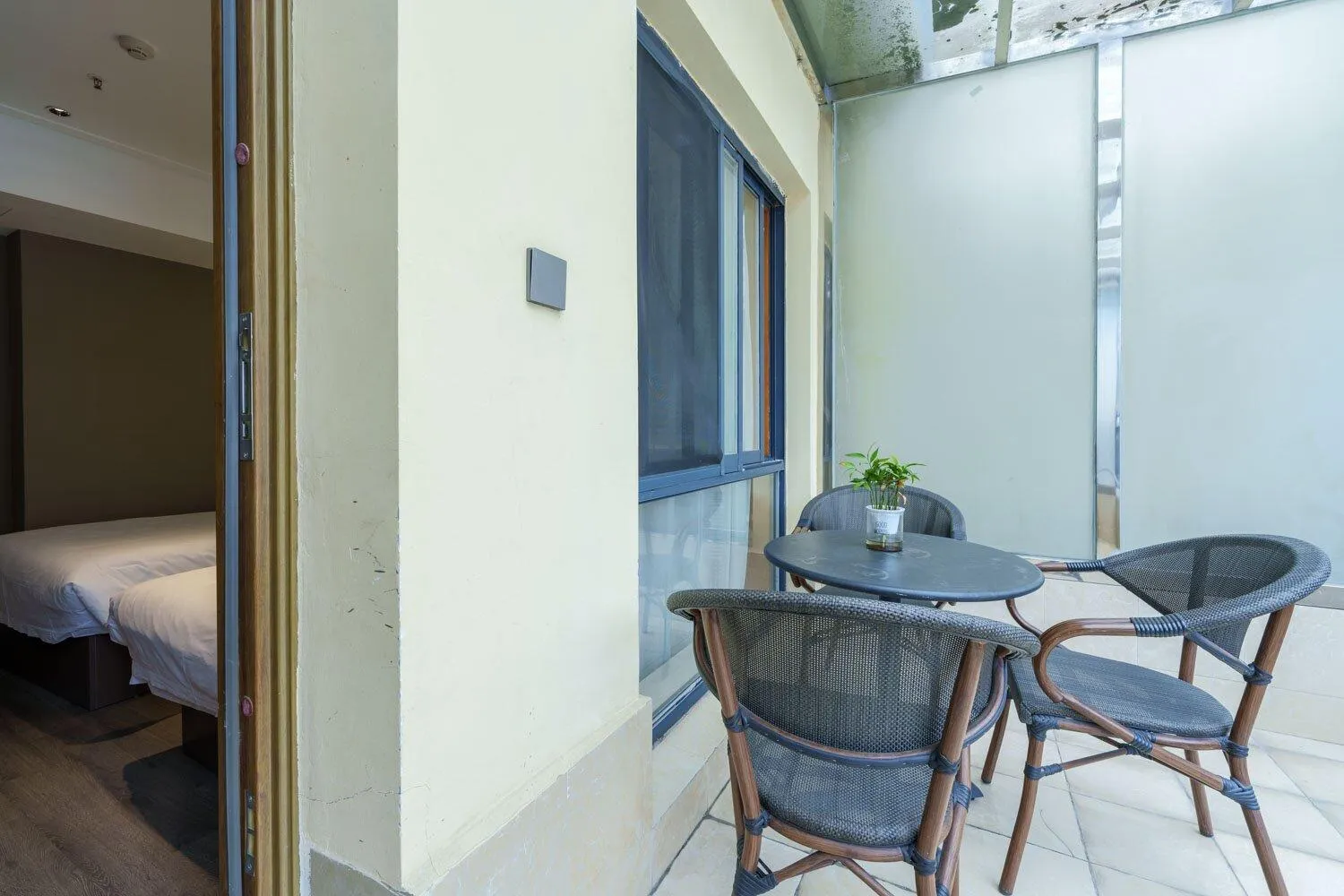 Photo of the whole room, Bed in Home Inn Zhangjiajie Tianmen Mountain Branch