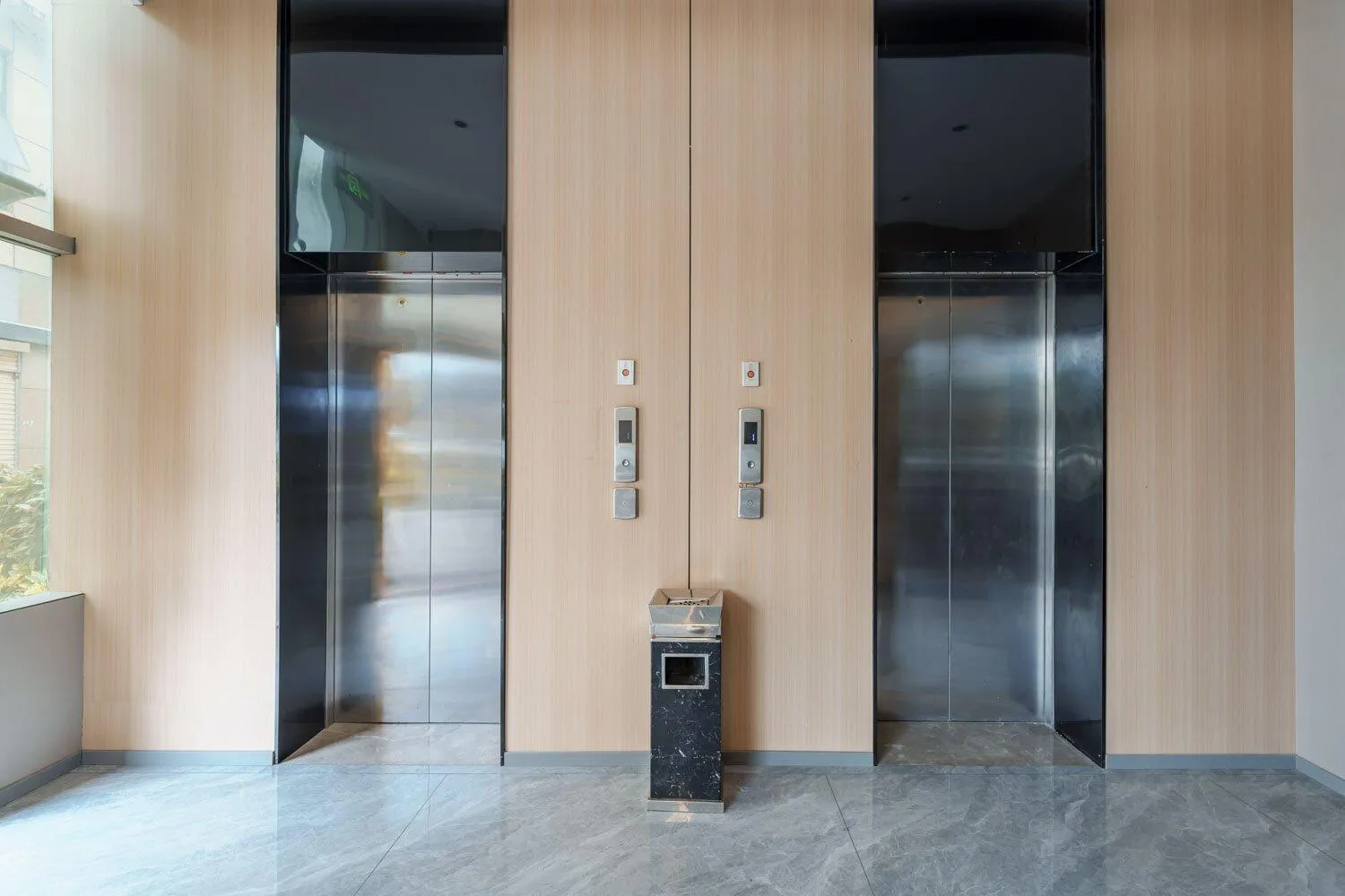 elevator in Home Inn Zhangjiajie Tianmen Mountain Branch